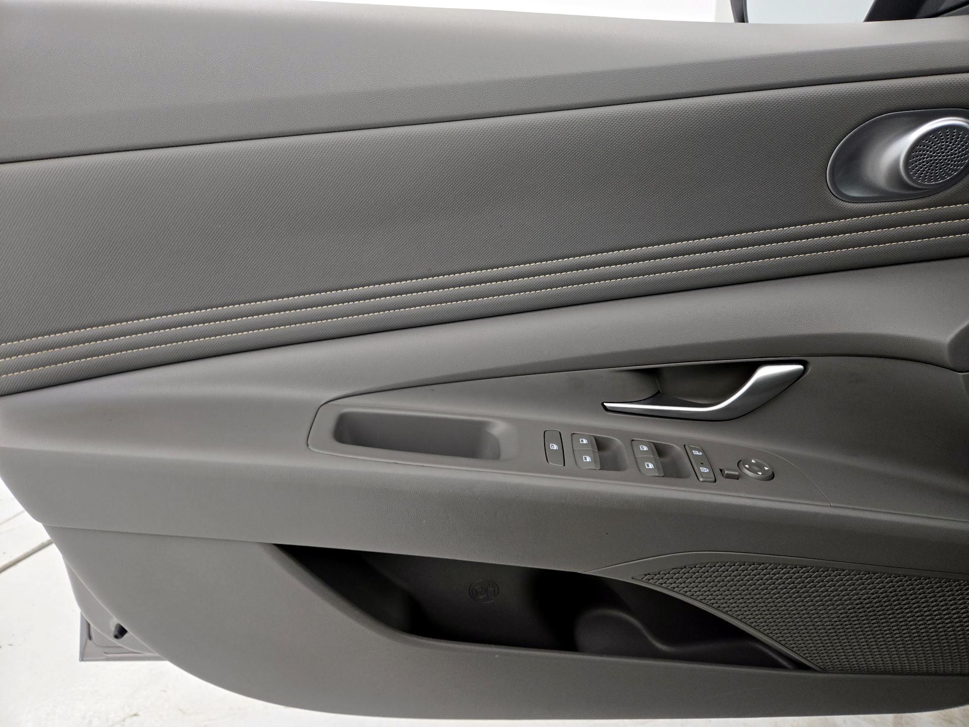 Thumbnail: 2022 Hyundai Elantra - 12