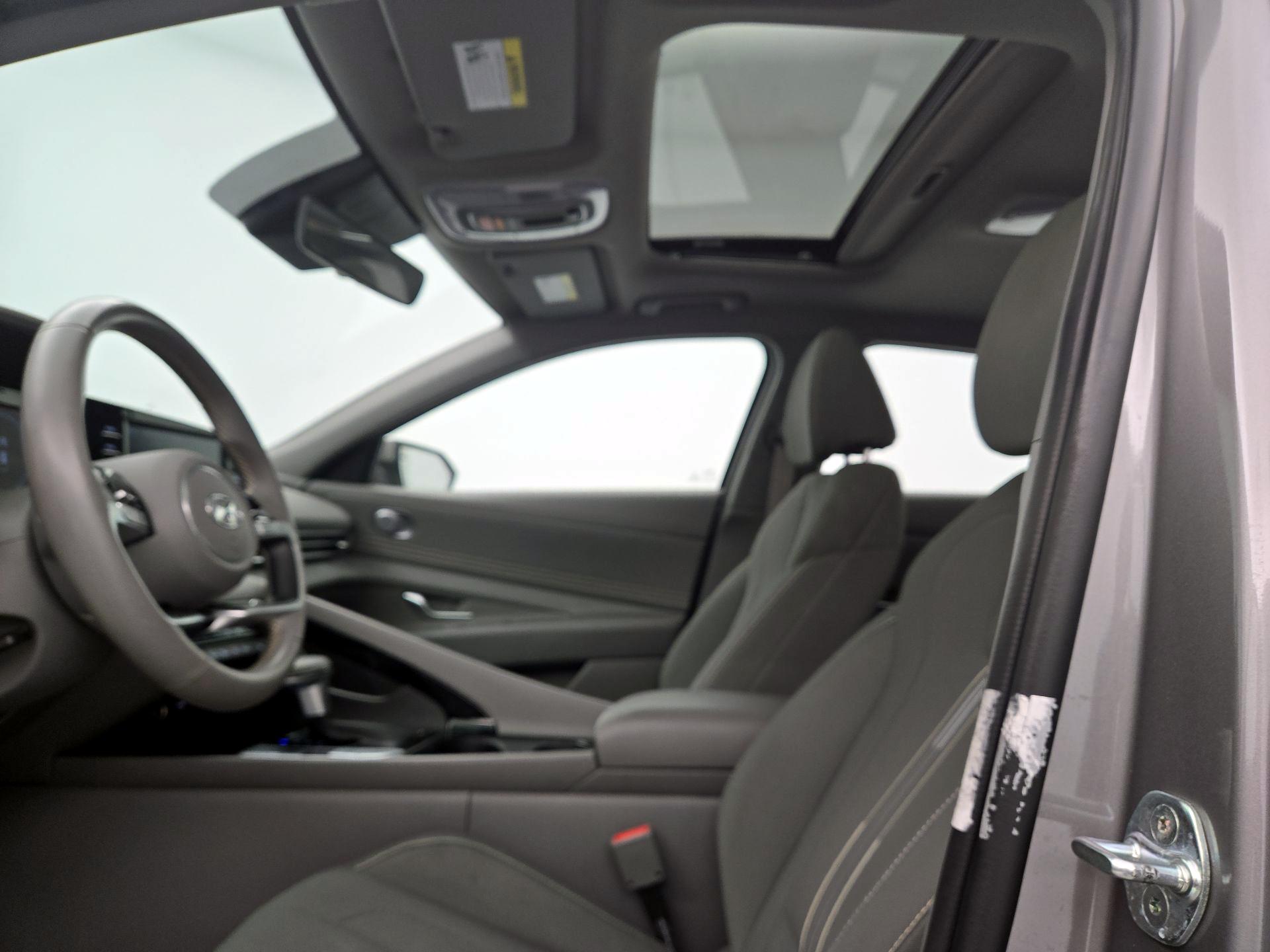 Thumbnail: 2022 Hyundai Elantra - 19