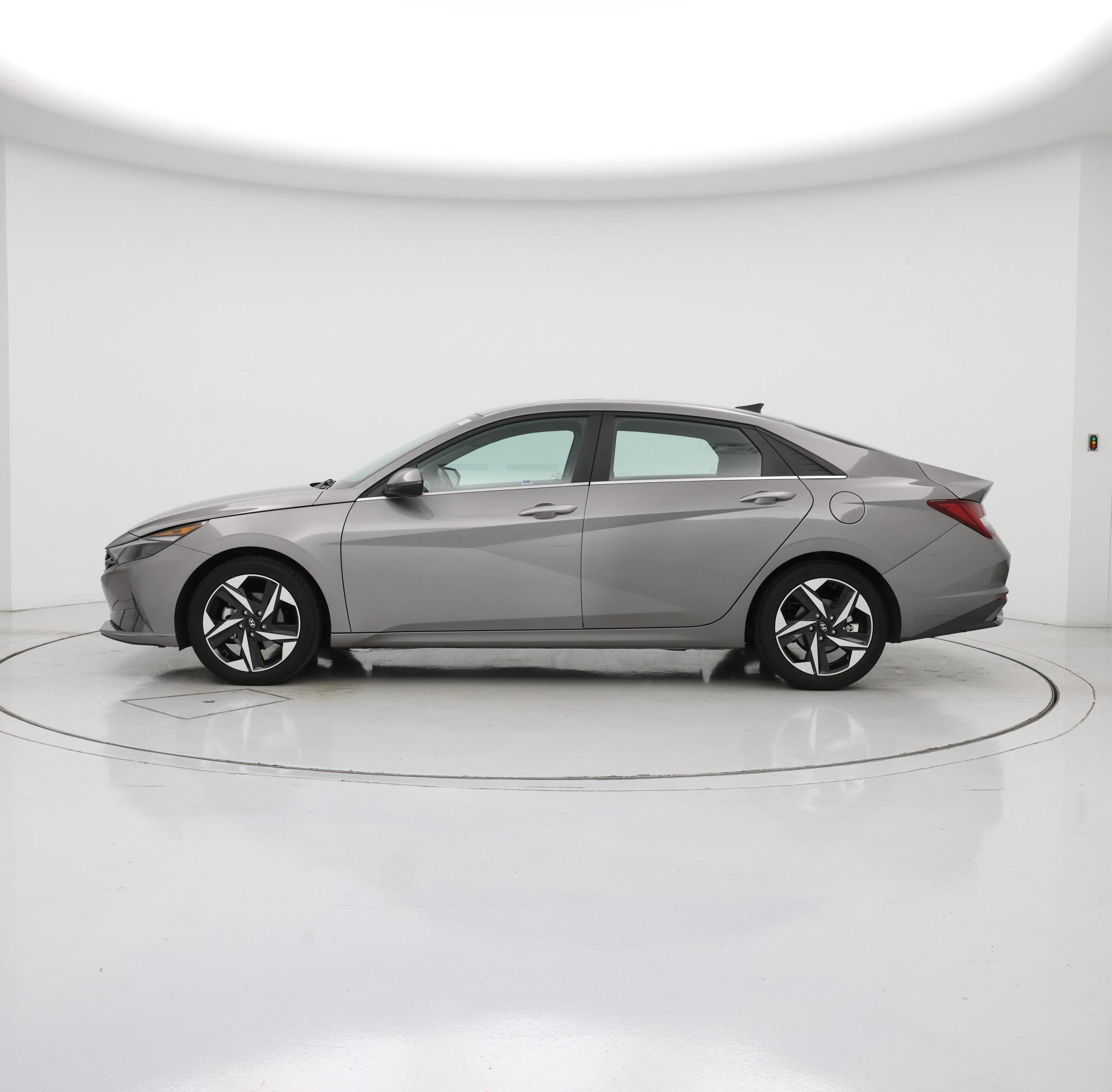 Thumbnail: 2022 Hyundai Elantra - 3