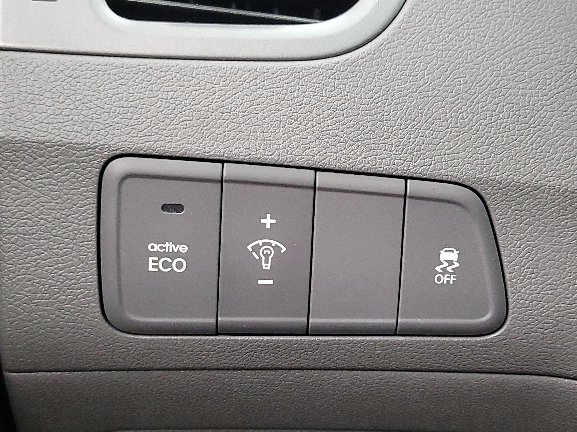 Thumbnail: 2015 Hyundai Elantra - 13