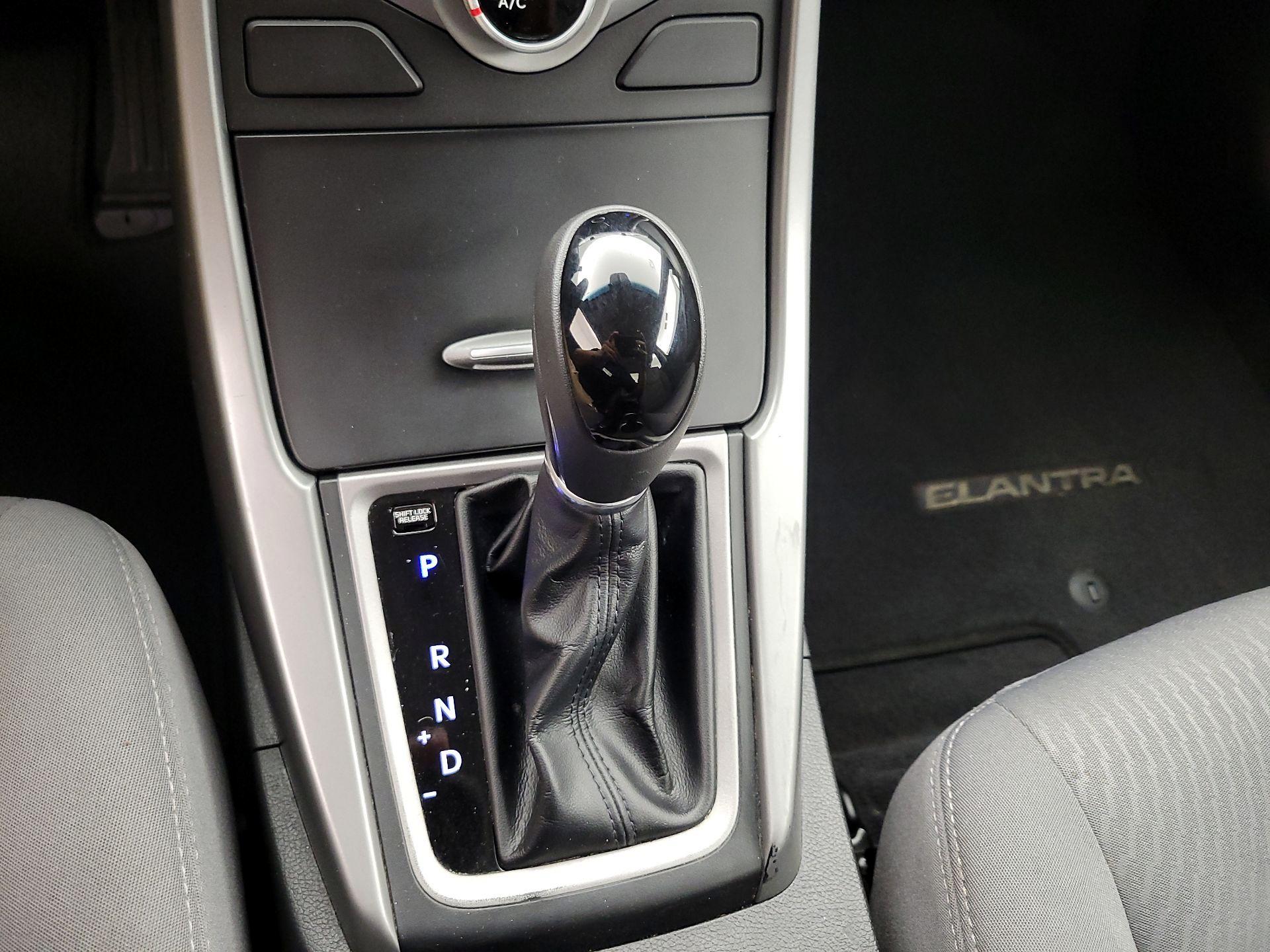 Thumbnail: 2015 Hyundai Elantra - 17