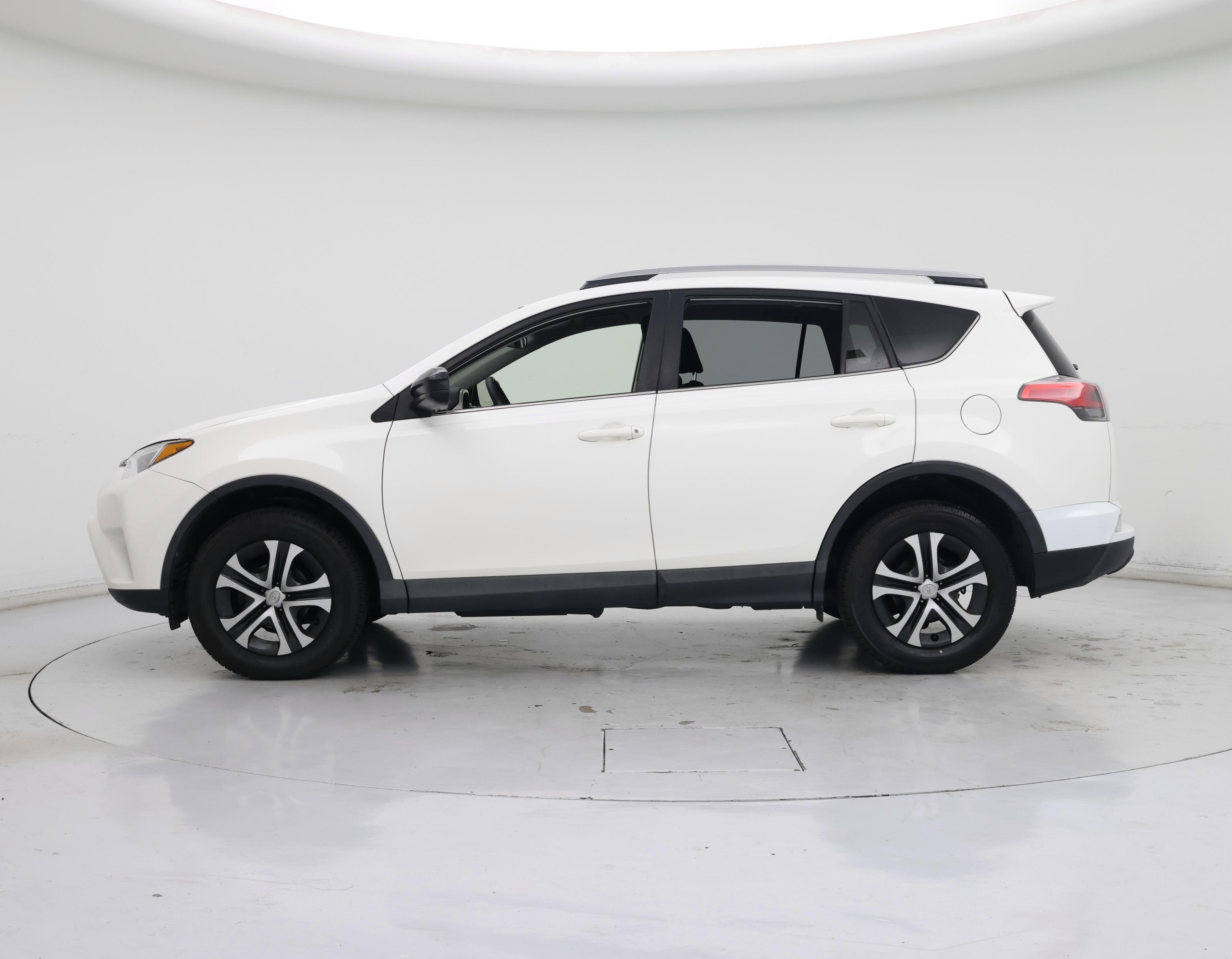 Thumbnail: 2017 Toyota RAV4 - 3