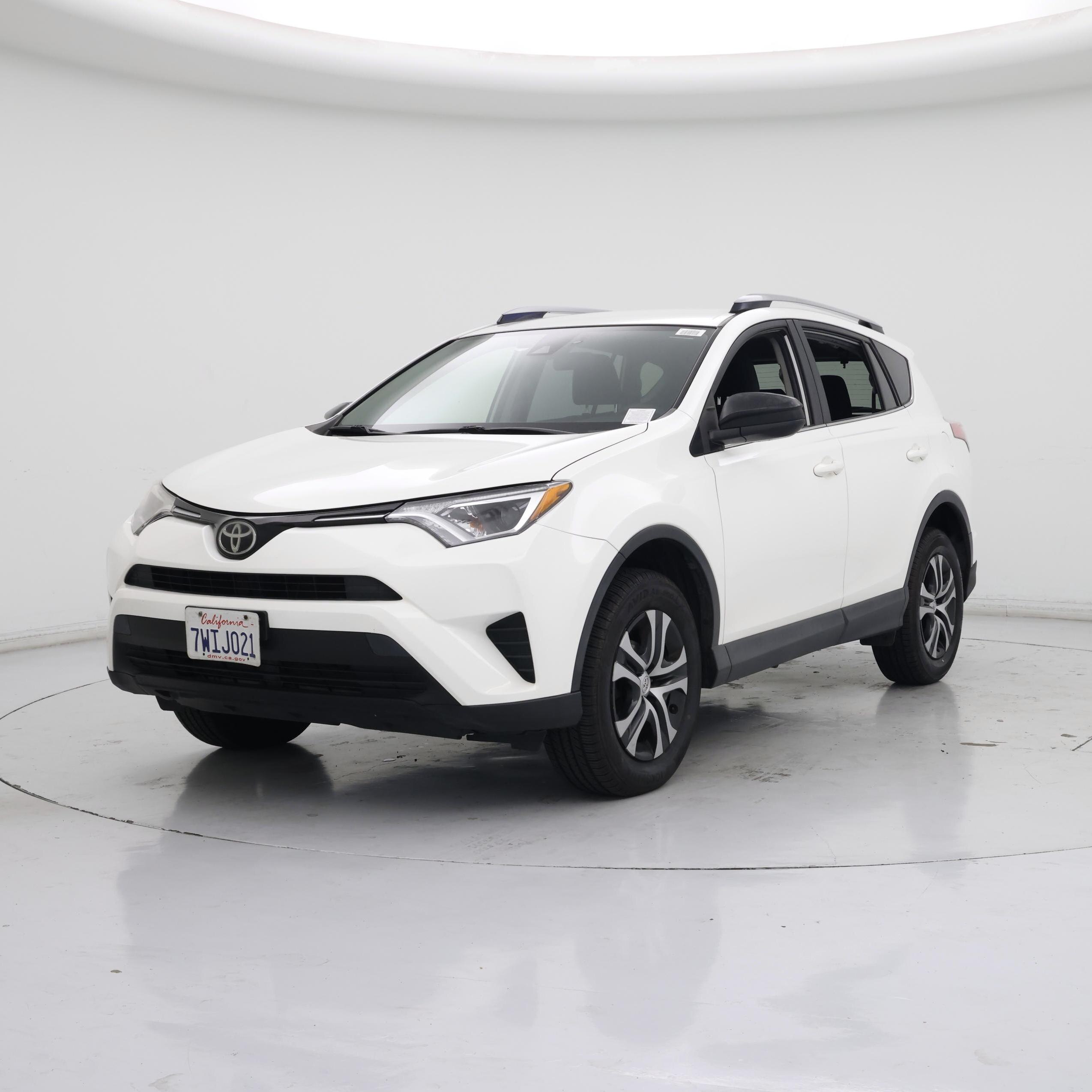Thumbnail: 2017 Toyota RAV4 - 4