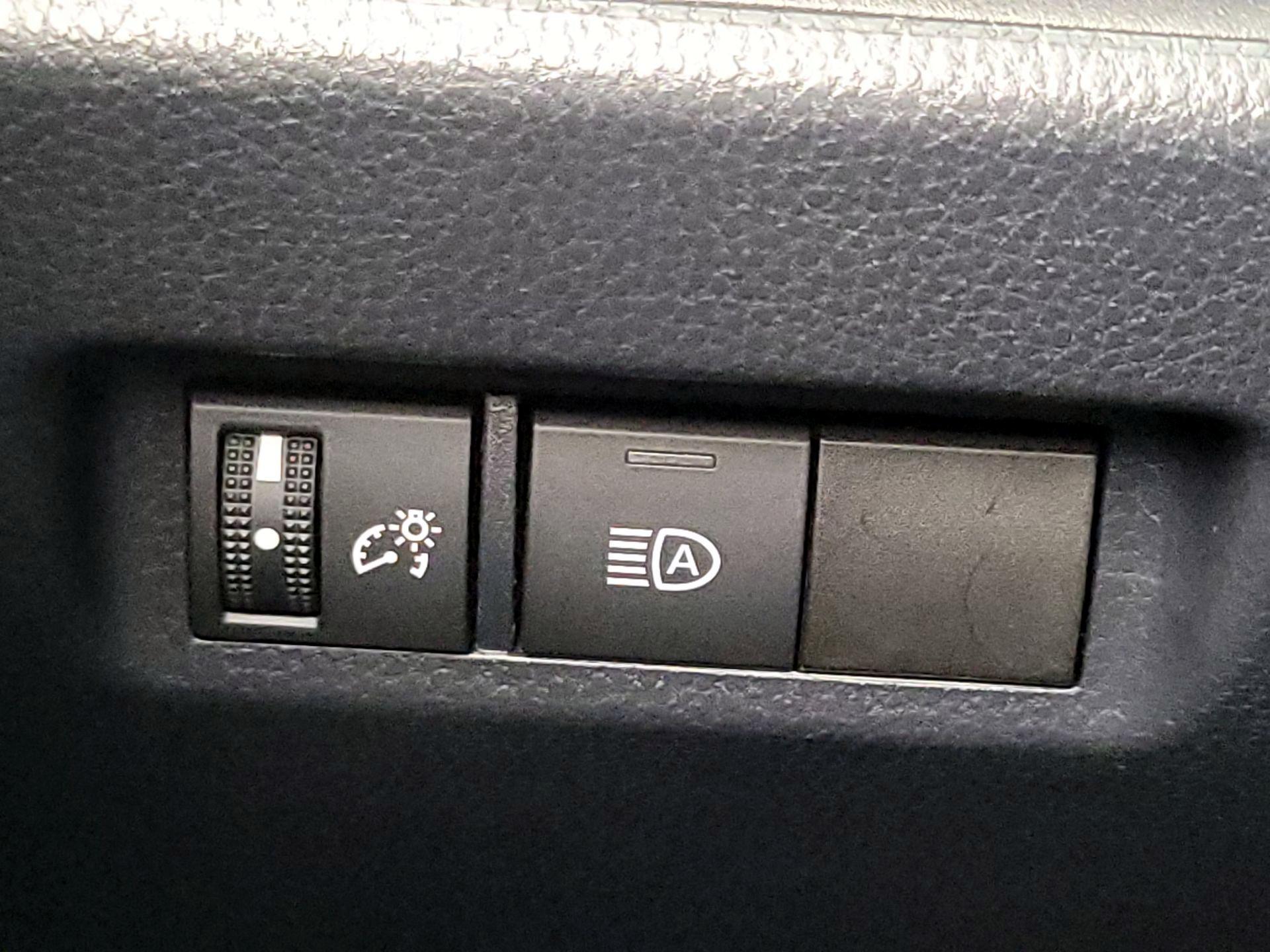 Thumbnail: 2020 Toyota RAV4 - 13