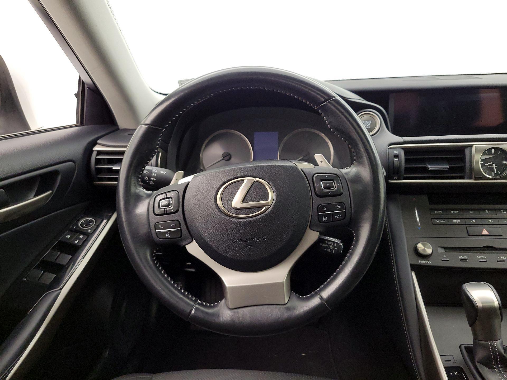 Thumbnail: 2019 Lexus IS - 10