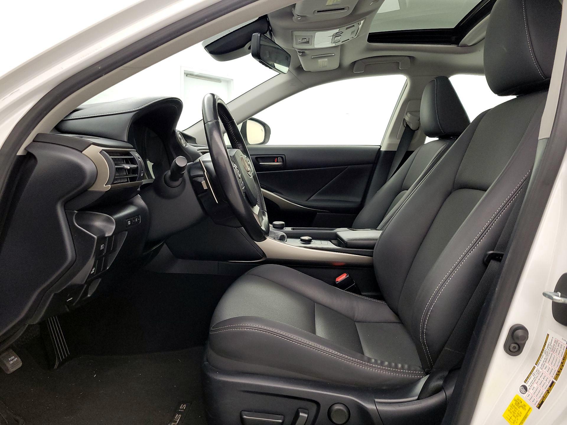 Thumbnail: 2019 Lexus IS - 11