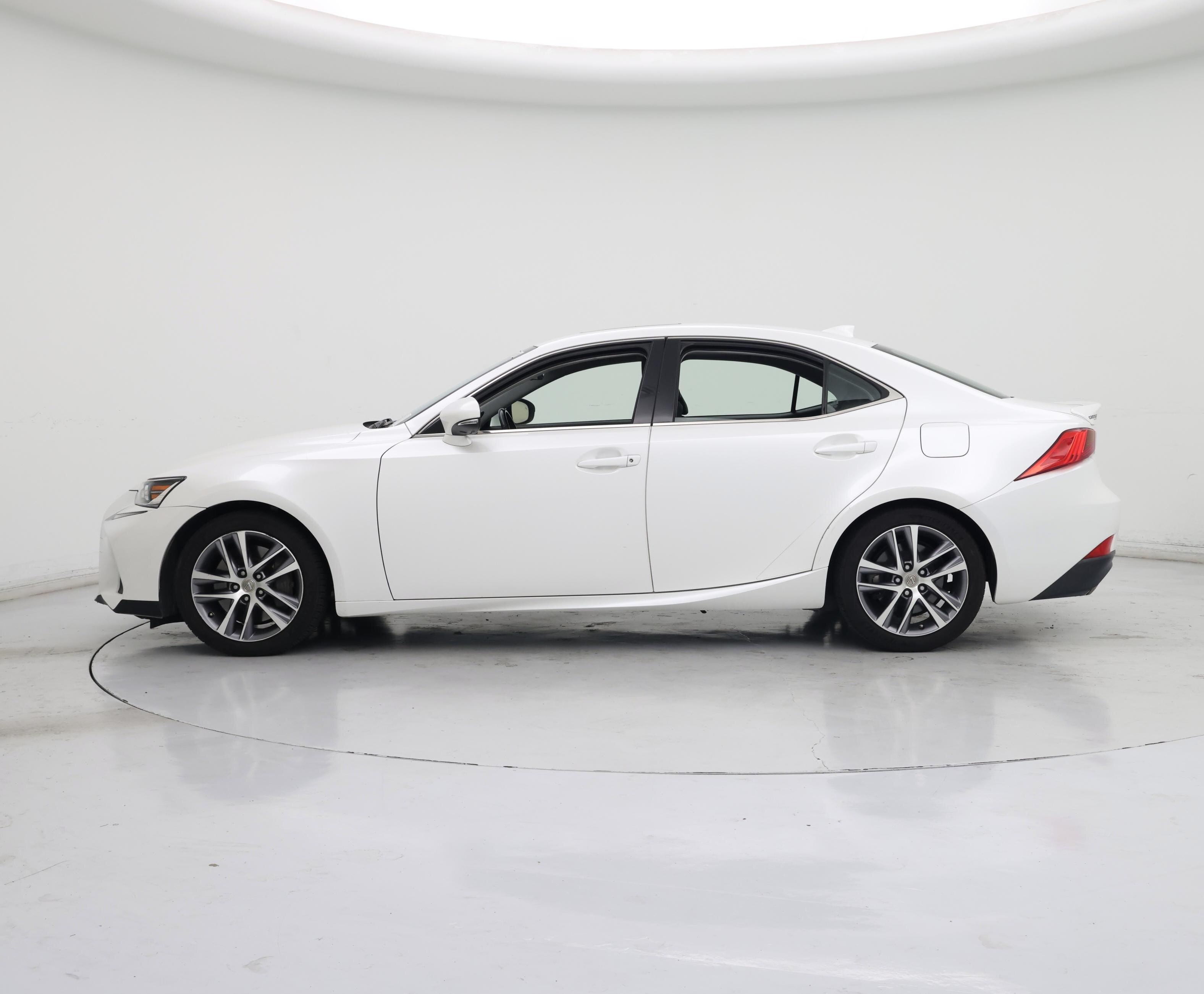 Thumbnail: 2019 Lexus IS - 3