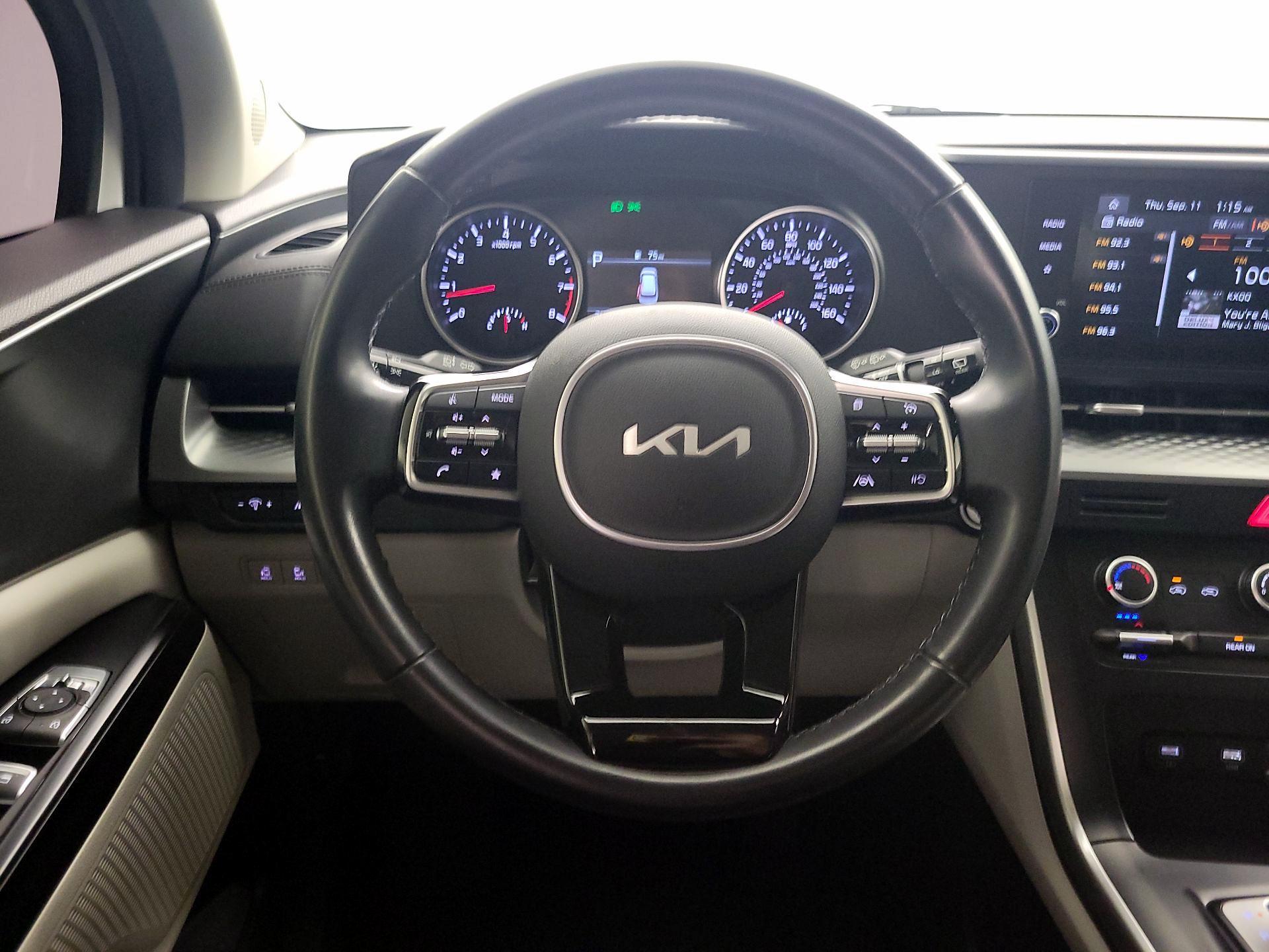 Thumbnail: 2023 Kia Carnival - 10