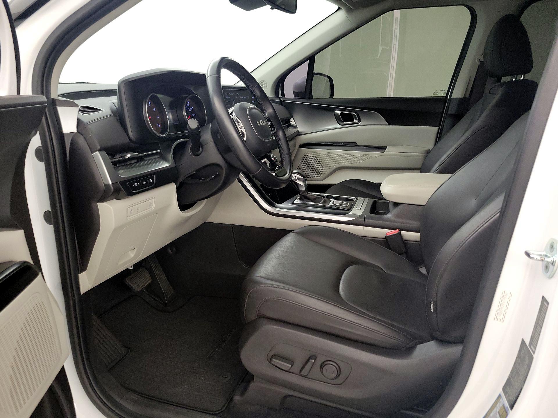Thumbnail: 2023 Kia Carnival - 11