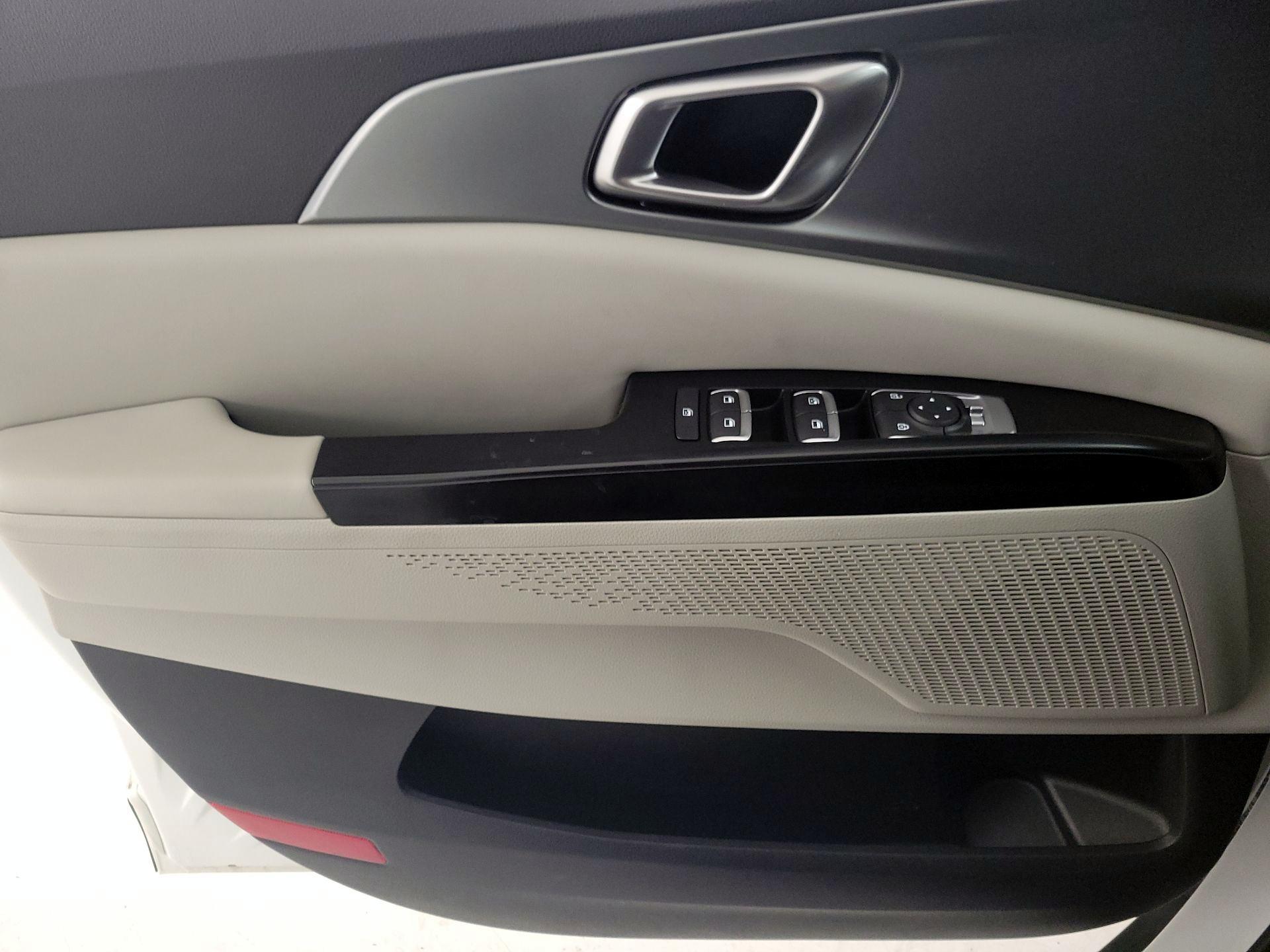 Thumbnail: 2023 Kia Carnival - 12