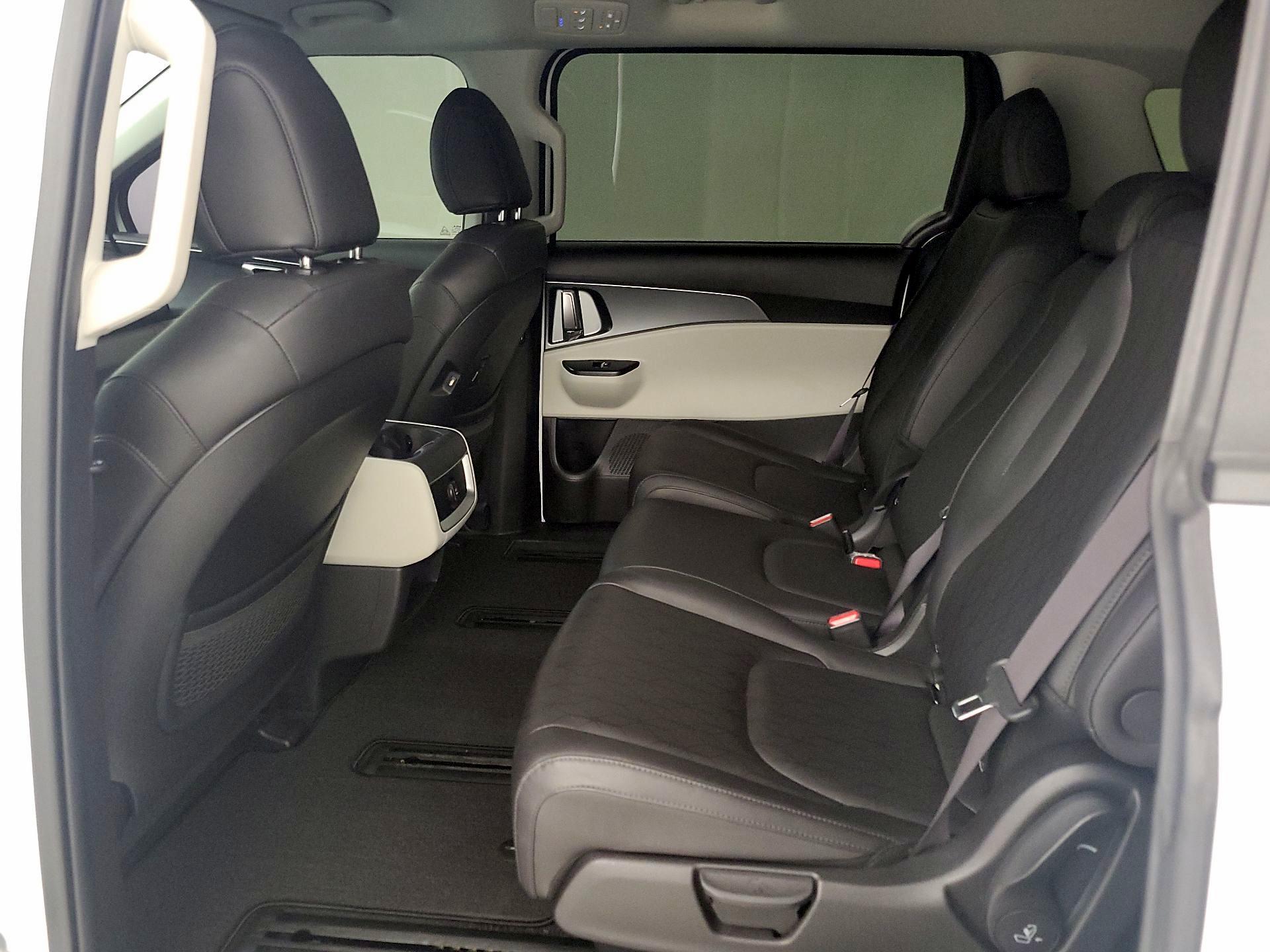 Thumbnail: 2023 Kia Carnival - 19