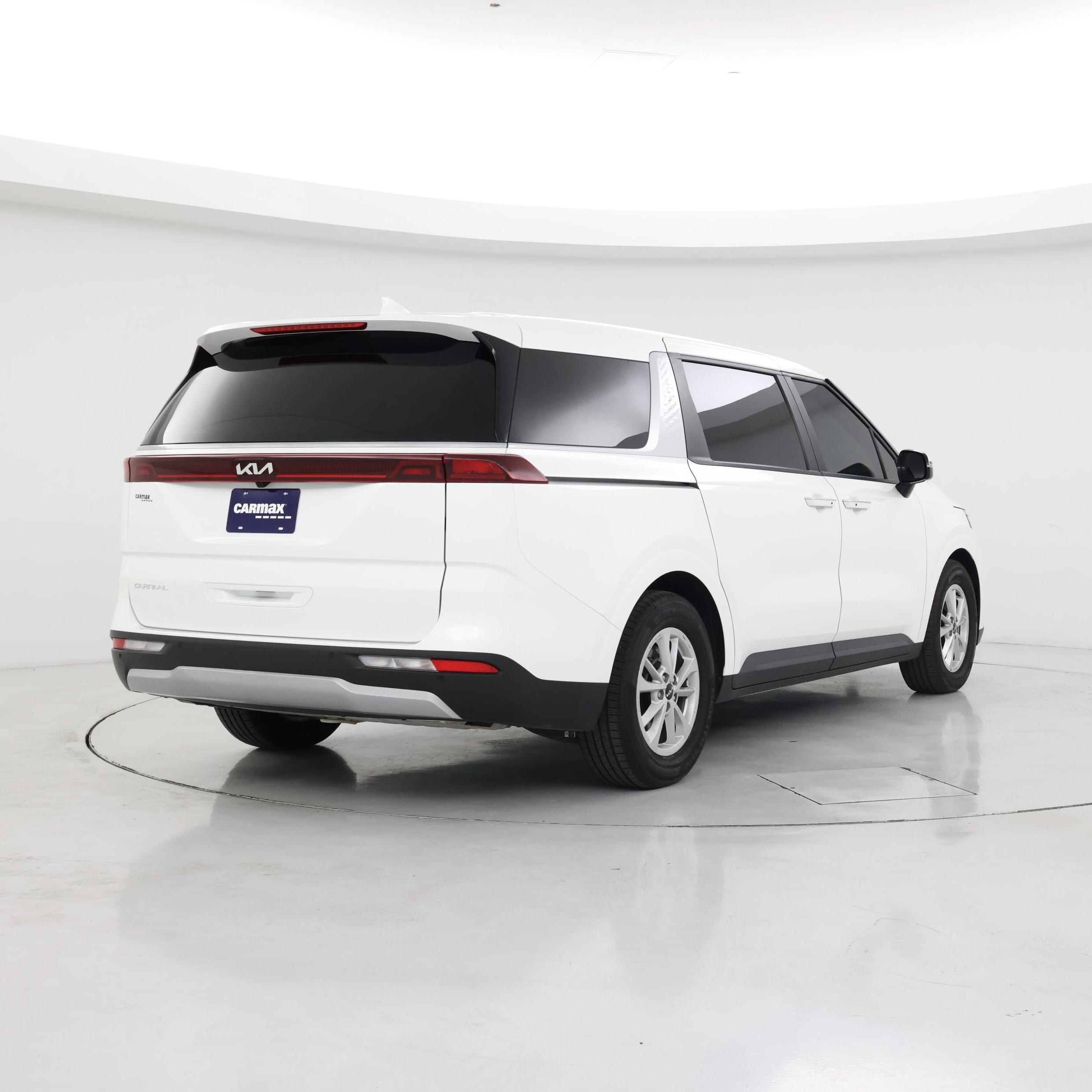 Thumbnail: 2023 Kia Carnival - 8