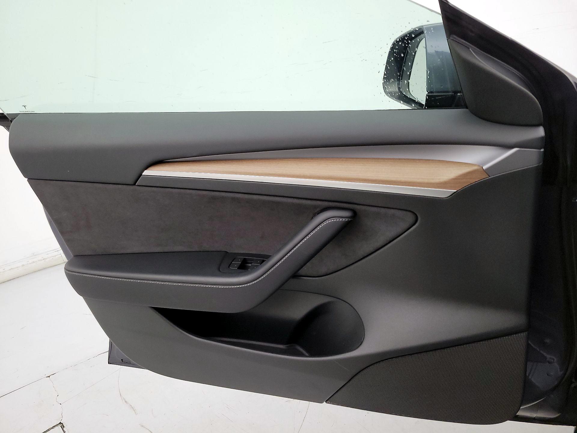 Thumbnail: 2023 Tesla Model 3 - 12