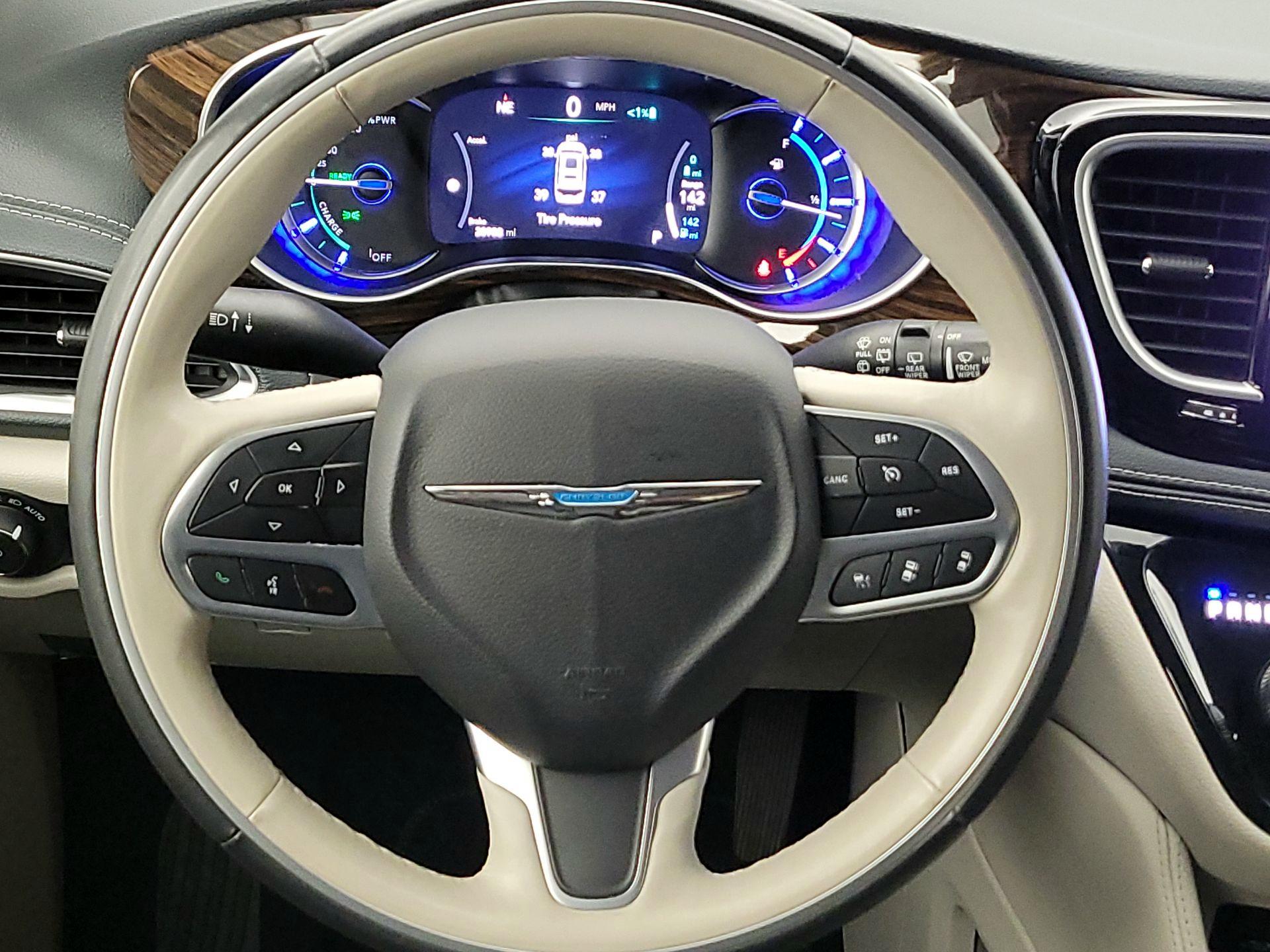 Thumbnail: 2021 Chrysler Pacifica - 10