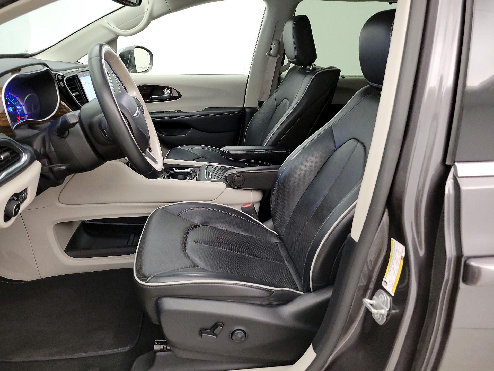 Thumbnail: 2021 Chrysler Pacifica - 11