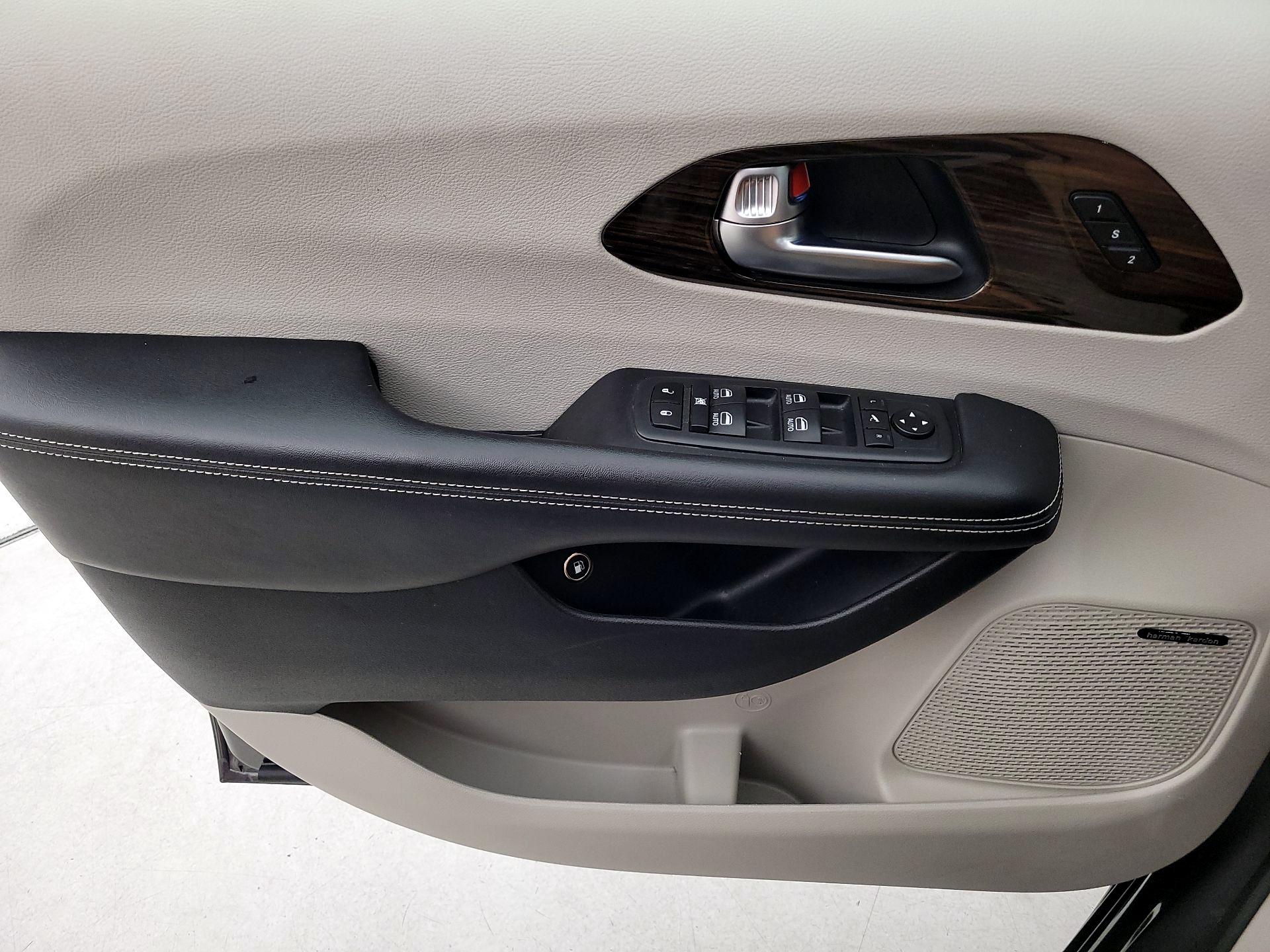 Thumbnail: 2021 Chrysler Pacifica - 12