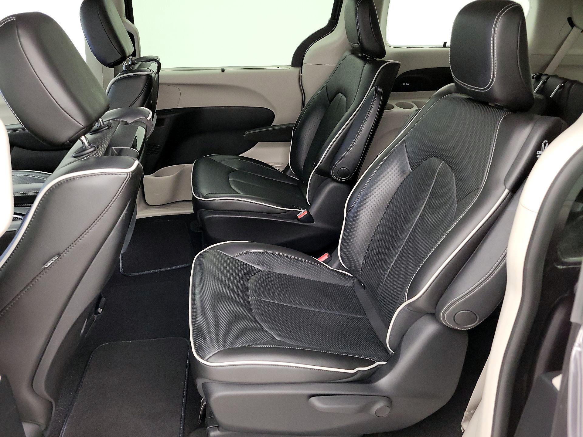 Thumbnail: 2021 Chrysler Pacifica - 20