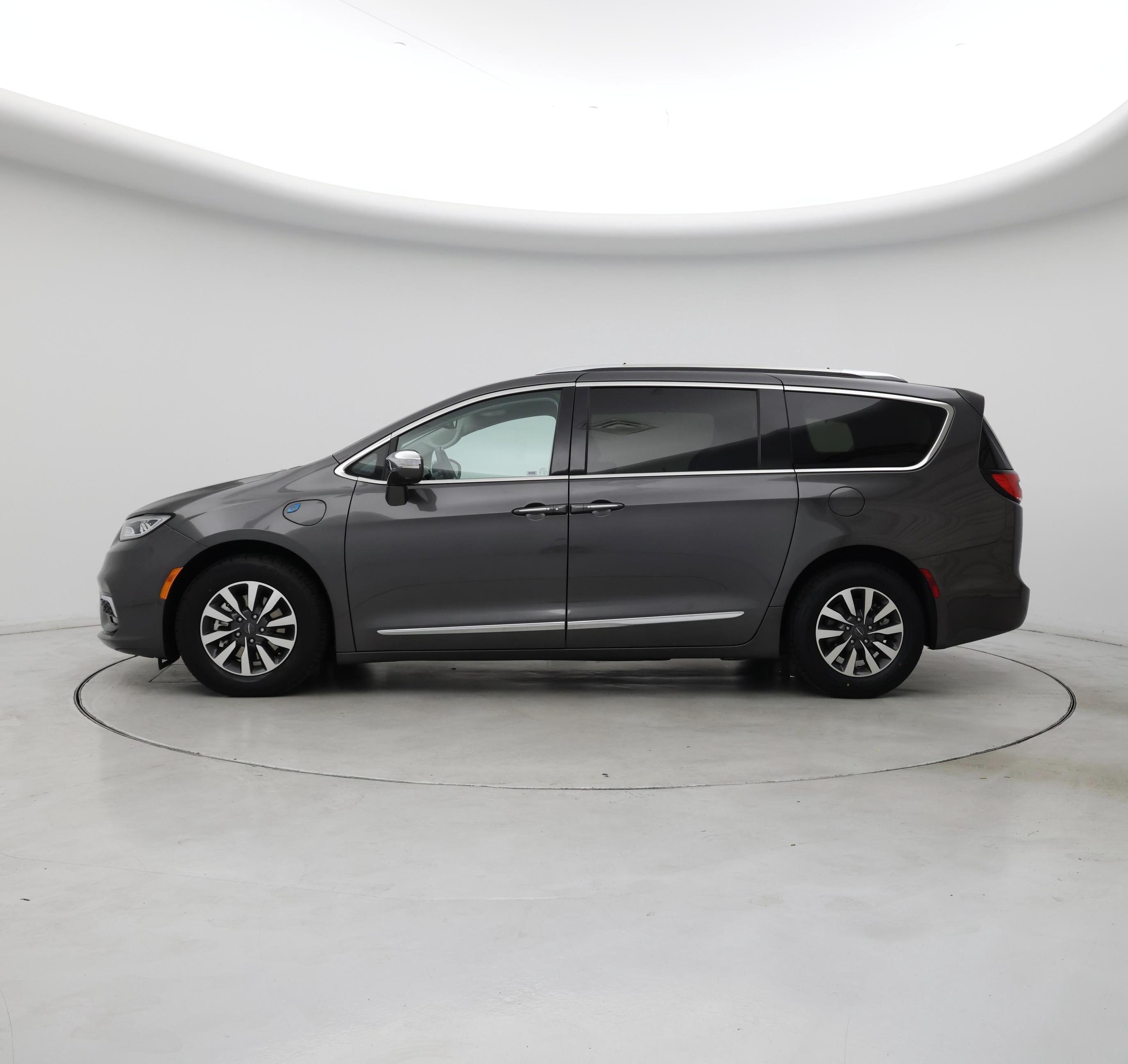 Thumbnail: 2021 Chrysler Pacifica - 3