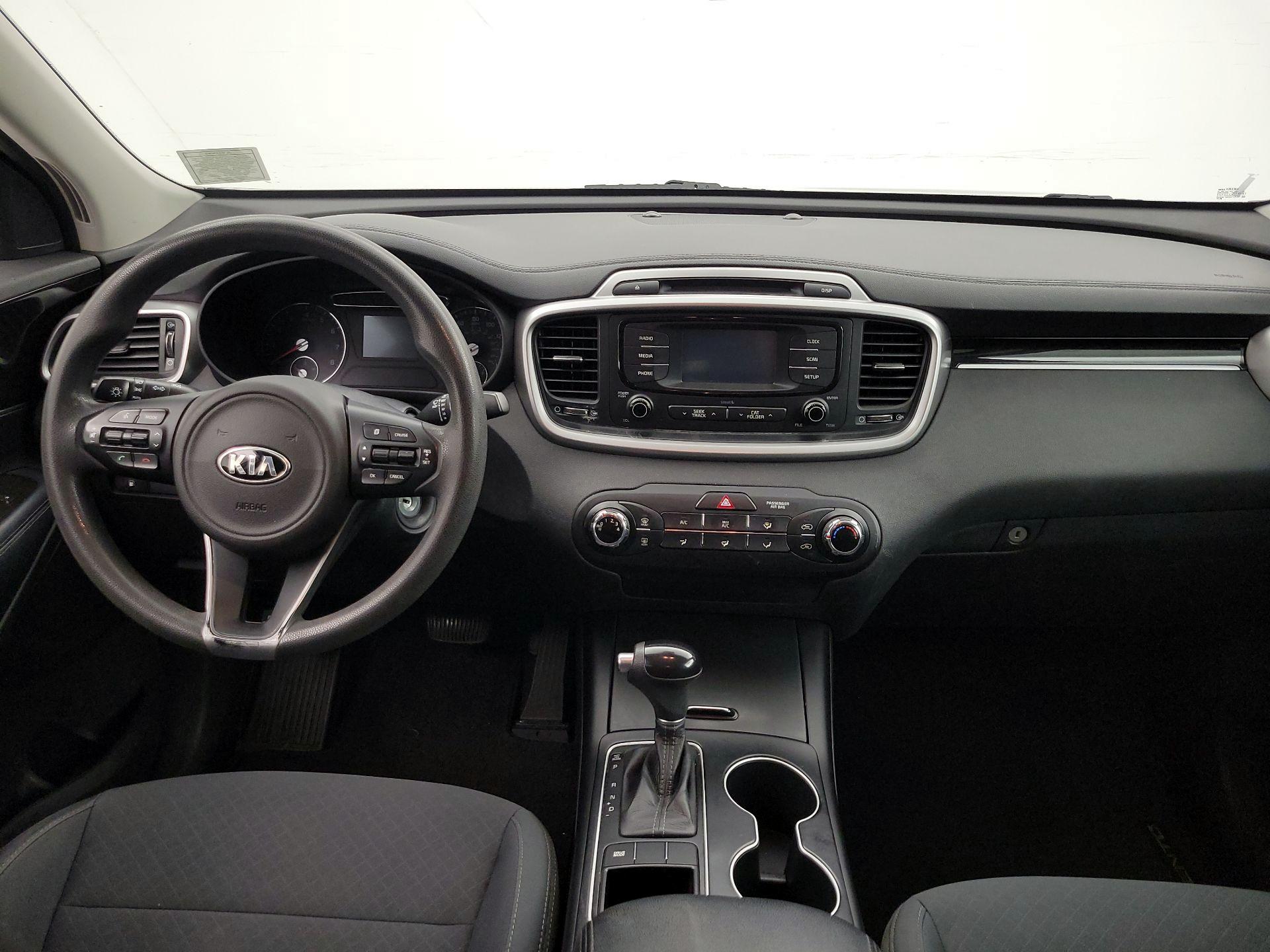 Thumbnail: 2017 Kia Sorento - 9
