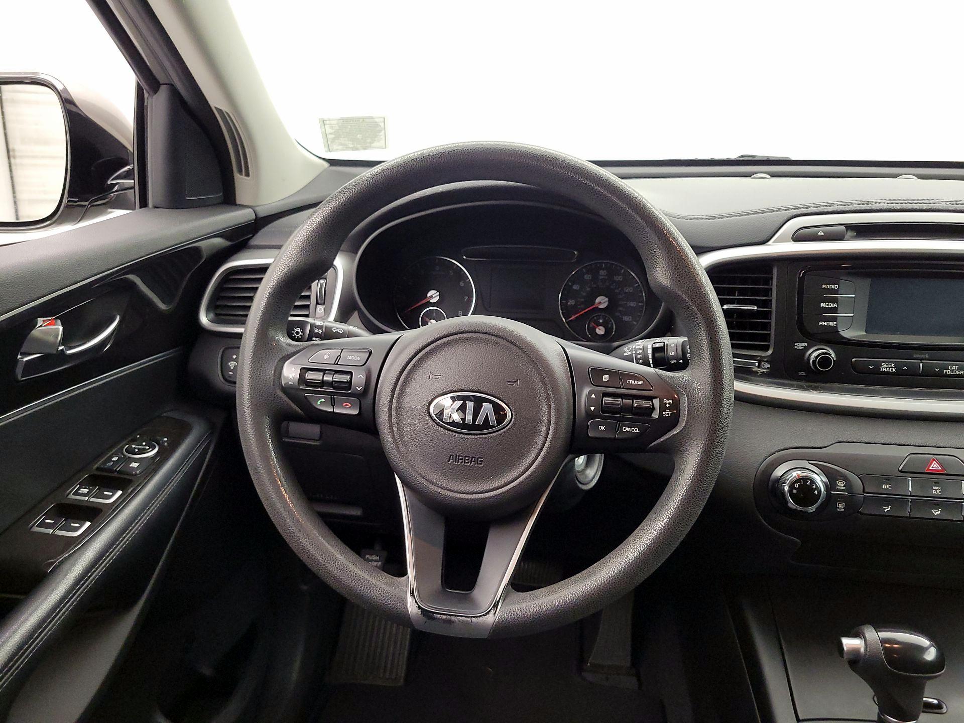Thumbnail: 2017 Kia Sorento - 10