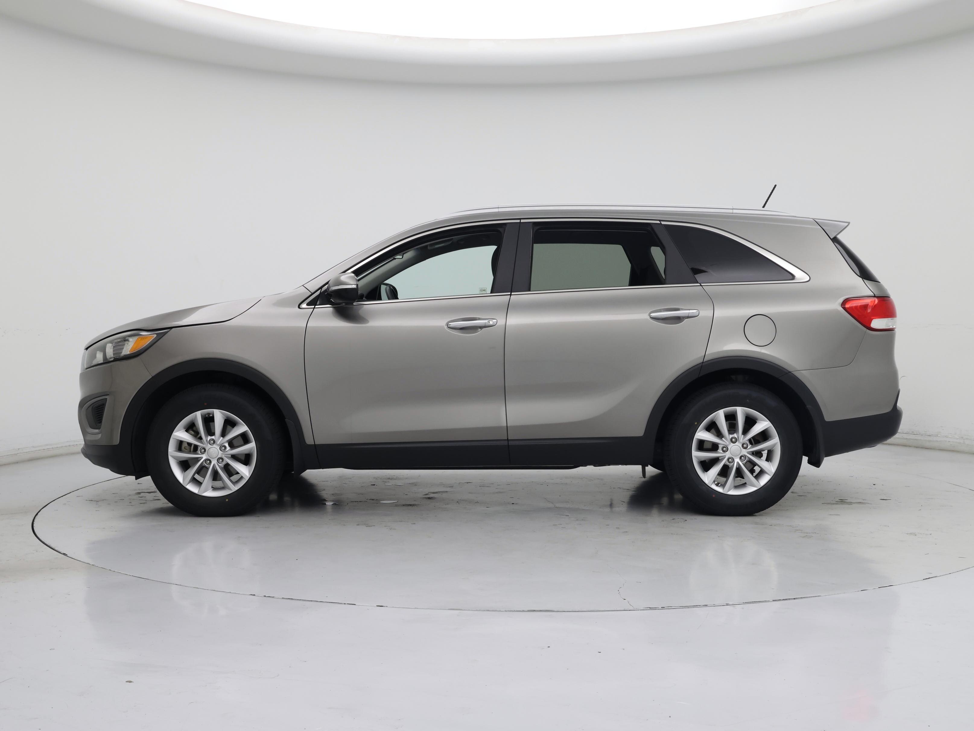 Thumbnail: 2017 Kia Sorento - 3