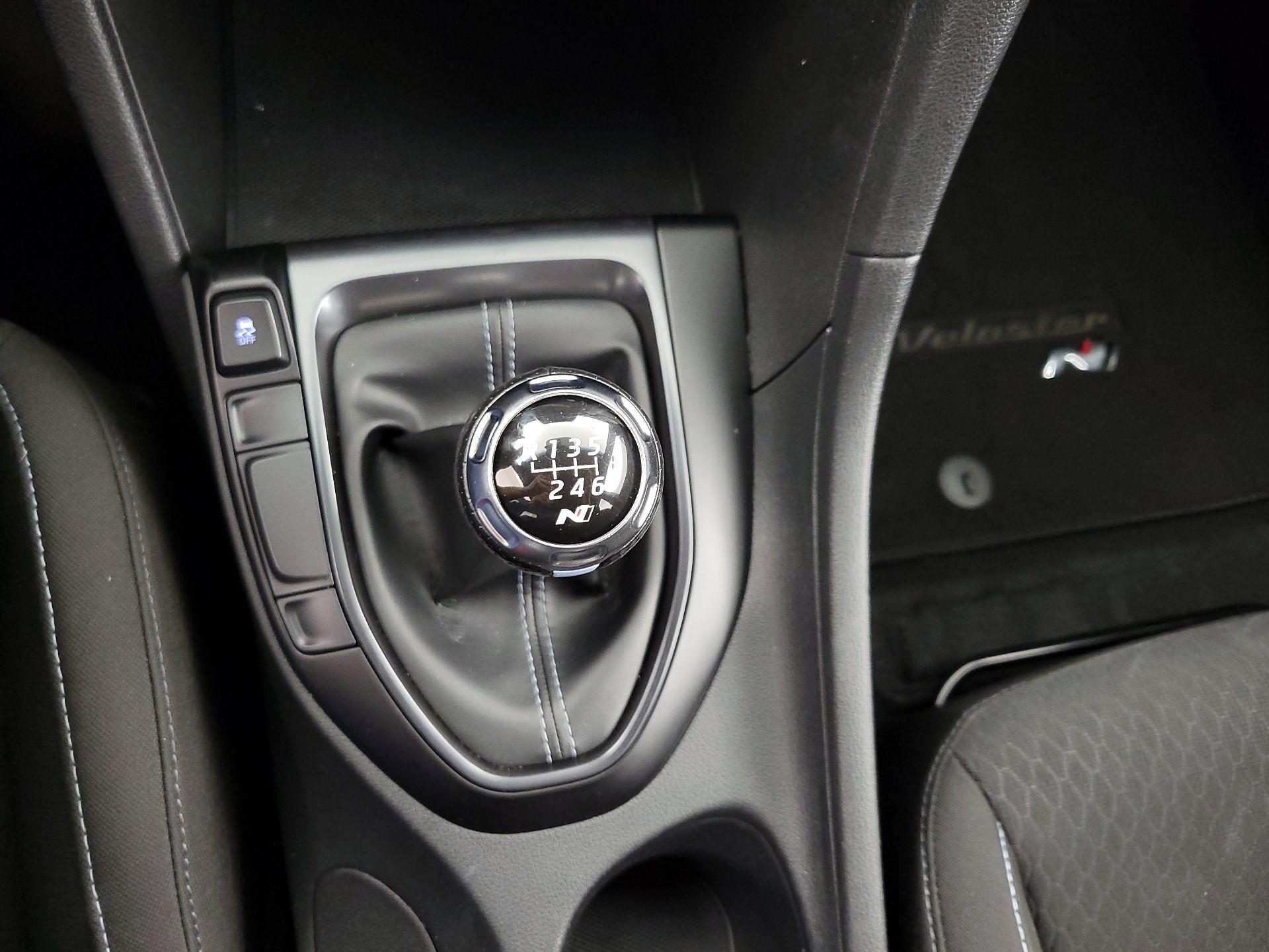 Thumbnail: 2019 Hyundai Veloster - 17