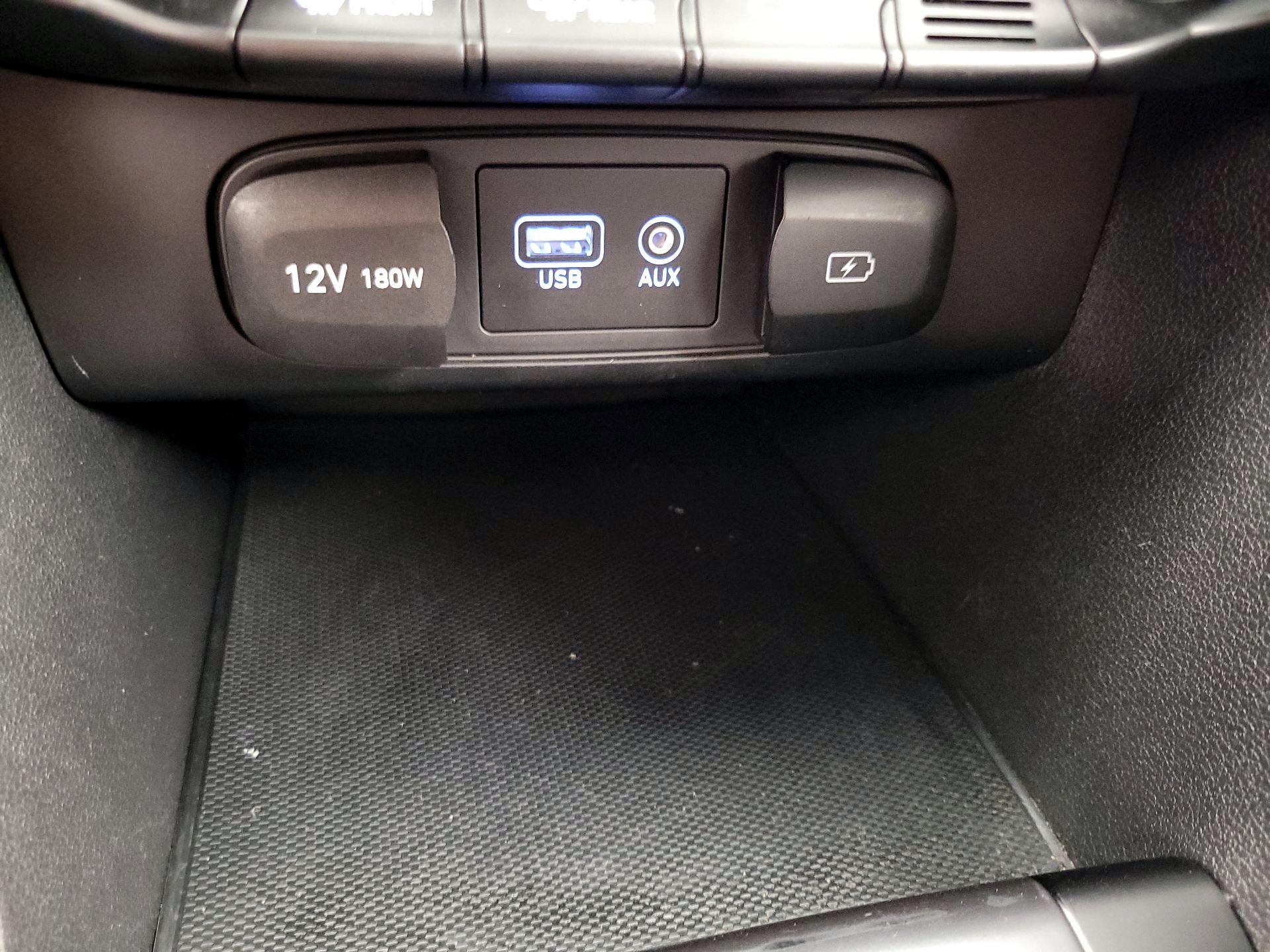 Thumbnail: 2019 Hyundai Veloster - 18
