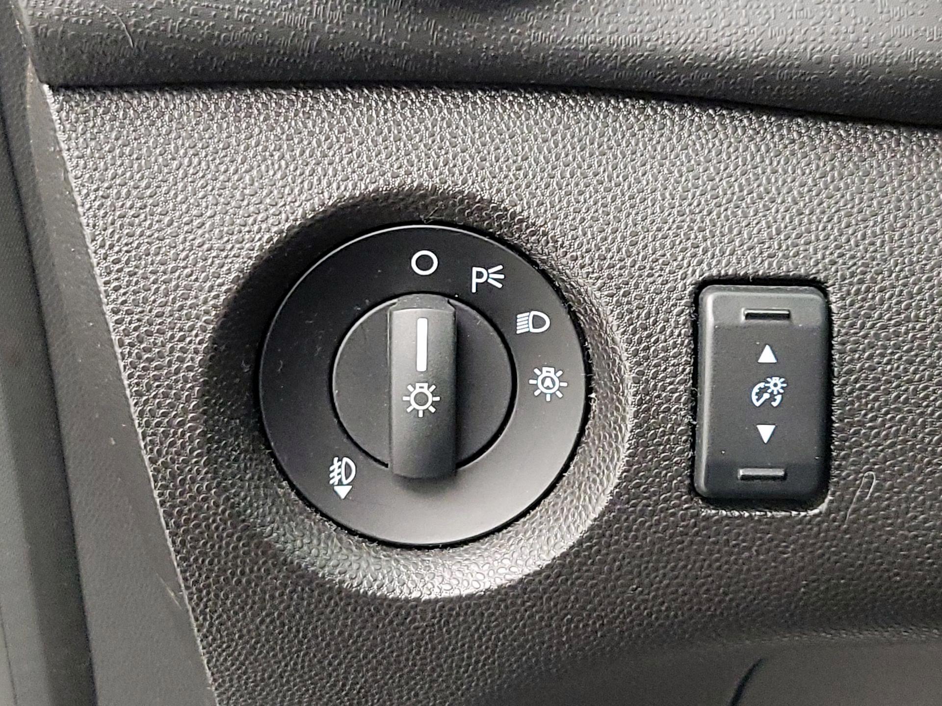 Thumbnail: 2014 Ford Fiesta - 13