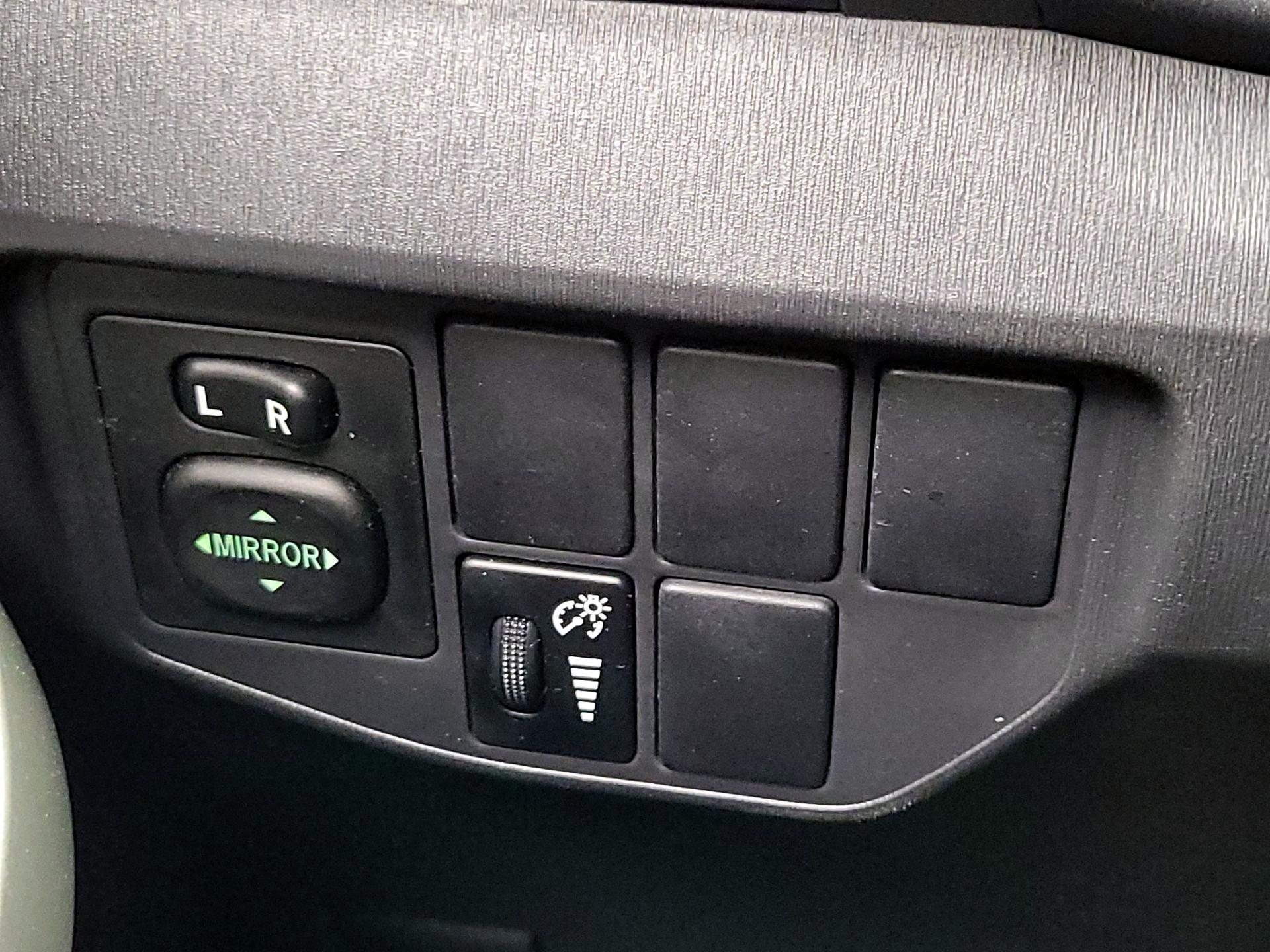 Thumbnail: 2015 Toyota Prius - 13