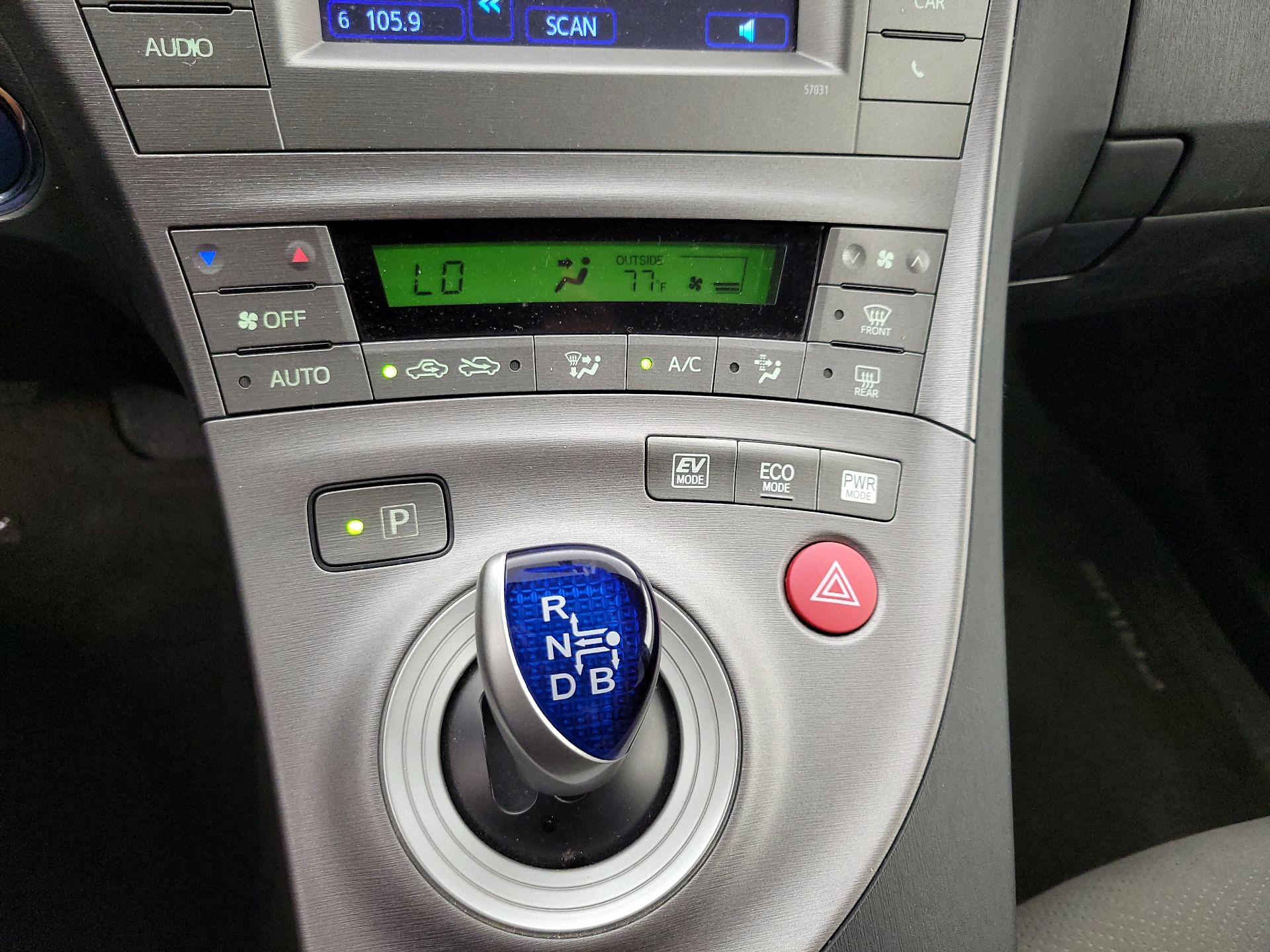 Thumbnail: 2015 Toyota Prius - 16