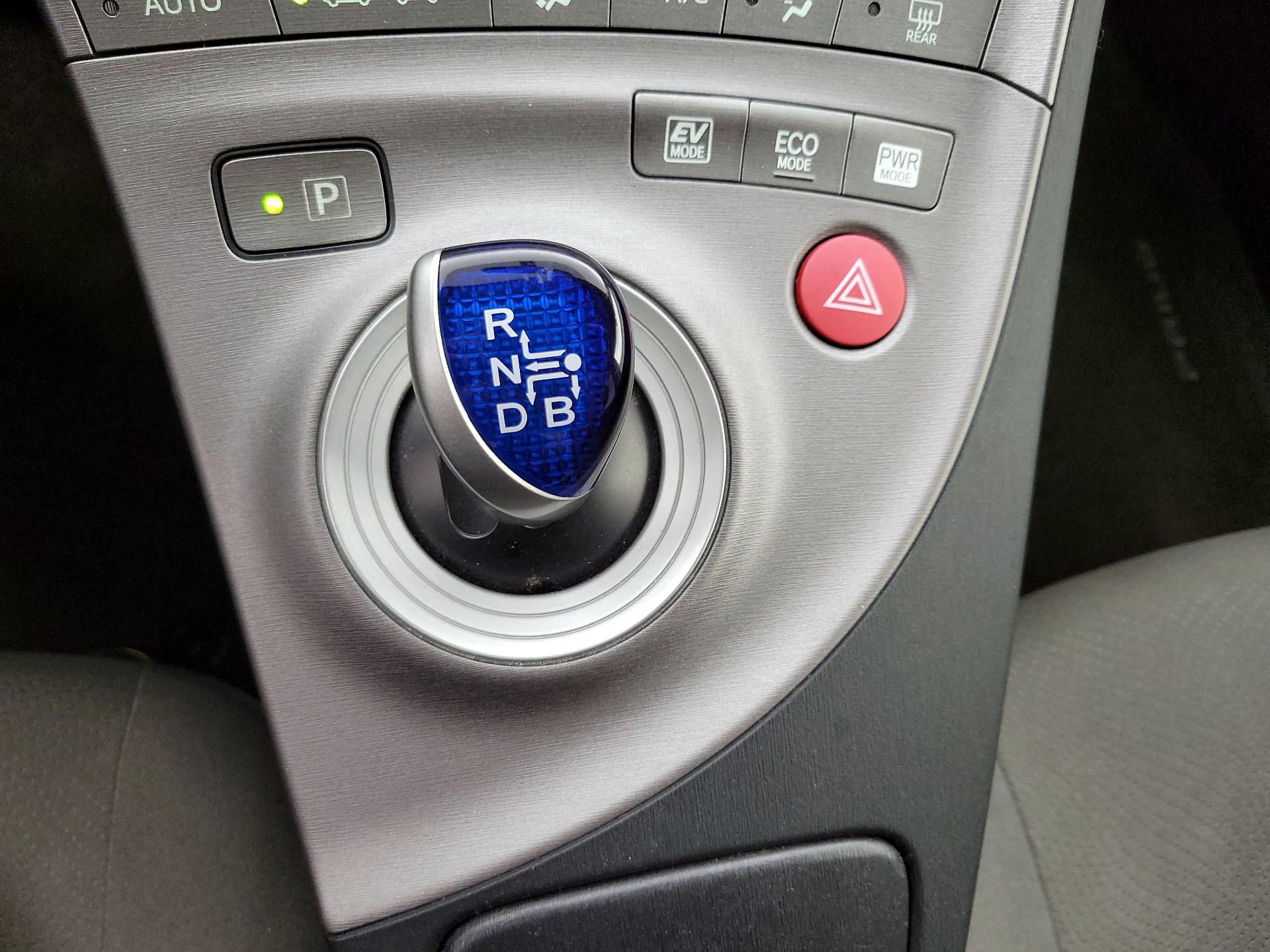 Thumbnail: 2015 Toyota Prius - 17