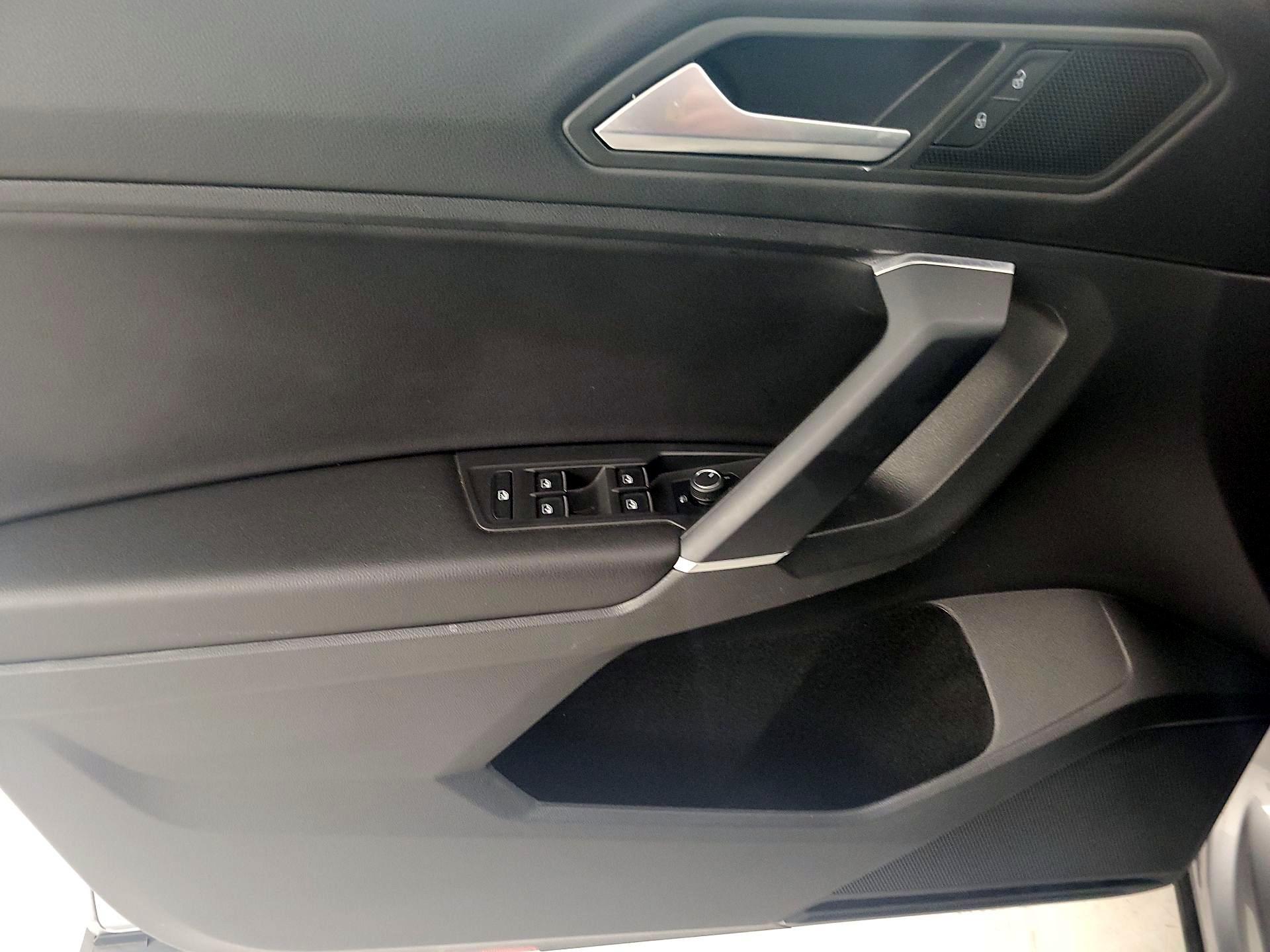 Thumbnail: 2020 Volkswagen Tiguan - 12