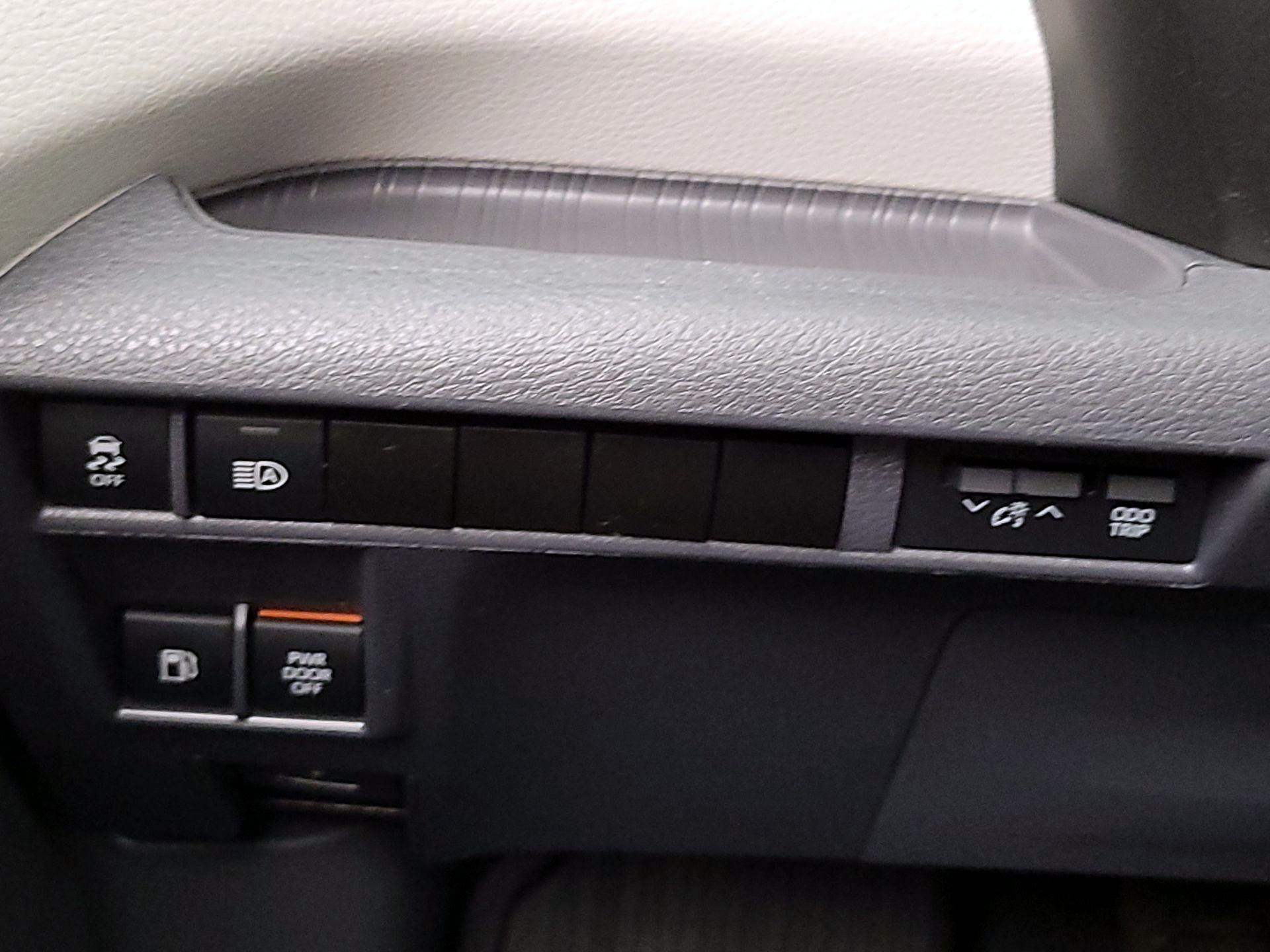 Thumbnail: 2021 Toyota Sienna - 13
