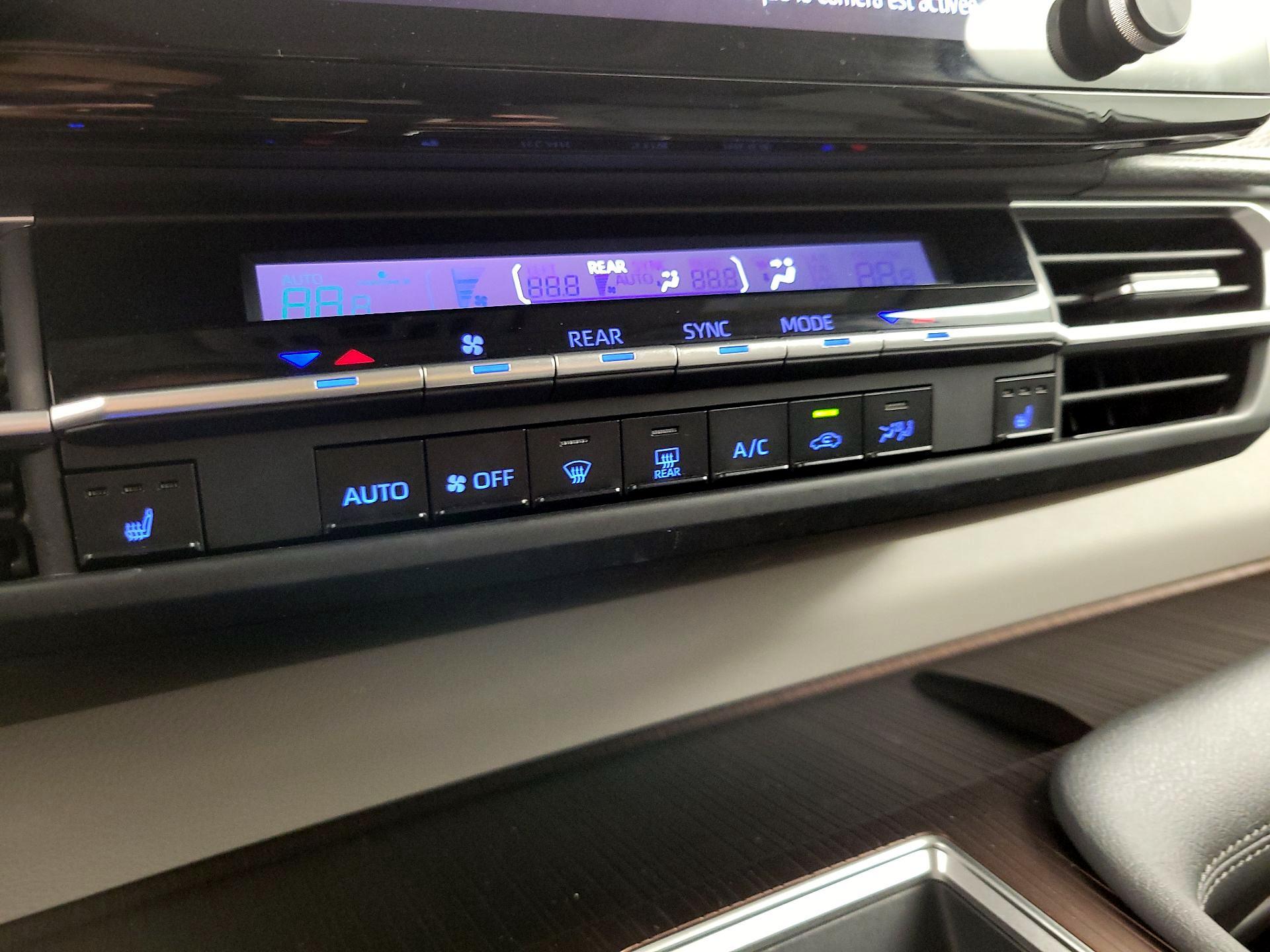 Thumbnail: 2021 Toyota Sienna - 16