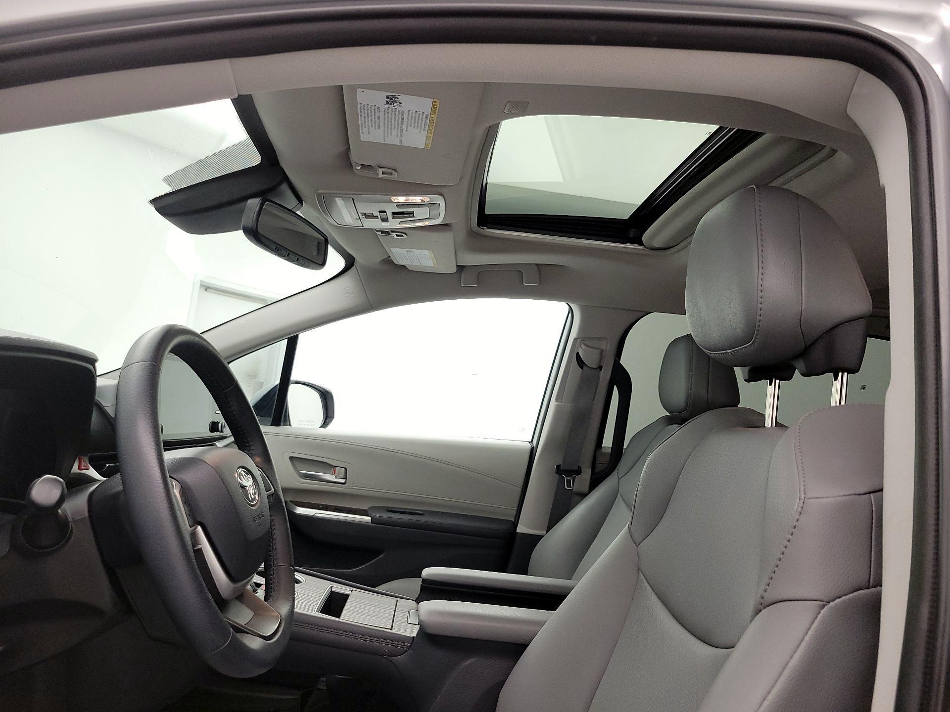 Thumbnail: 2021 Toyota Sienna - 19