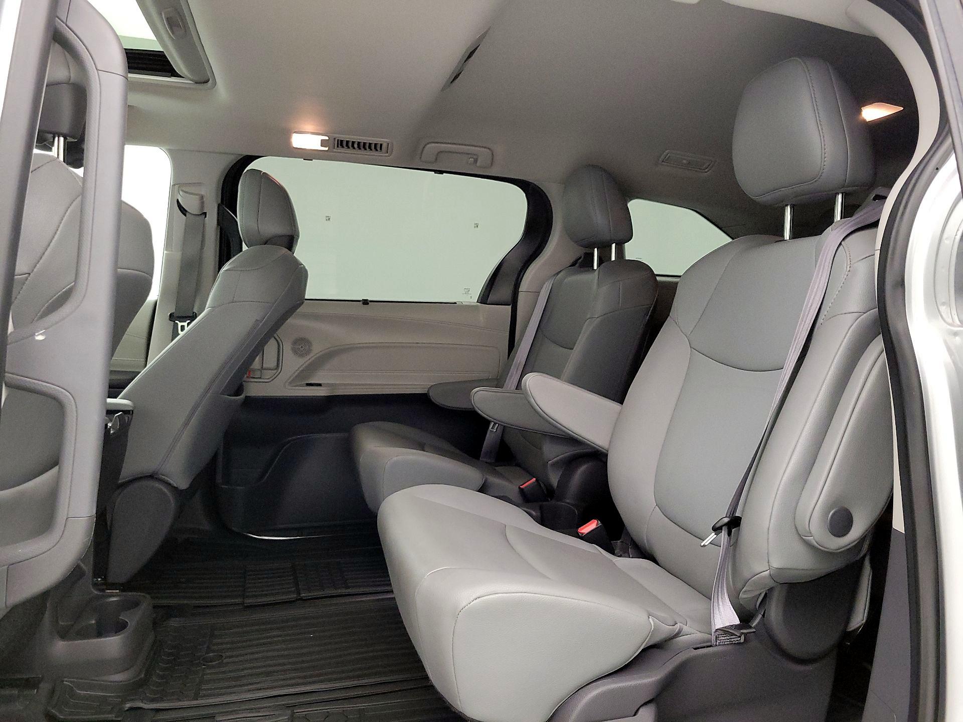 Thumbnail: 2021 Toyota Sienna - 20