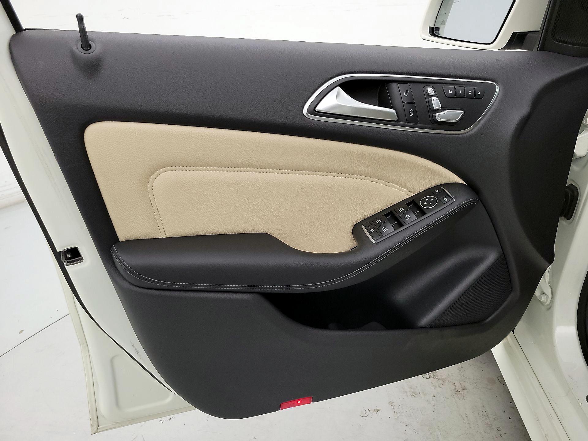 Thumbnail: 2017 Mercedes-Benz B-Class - 12