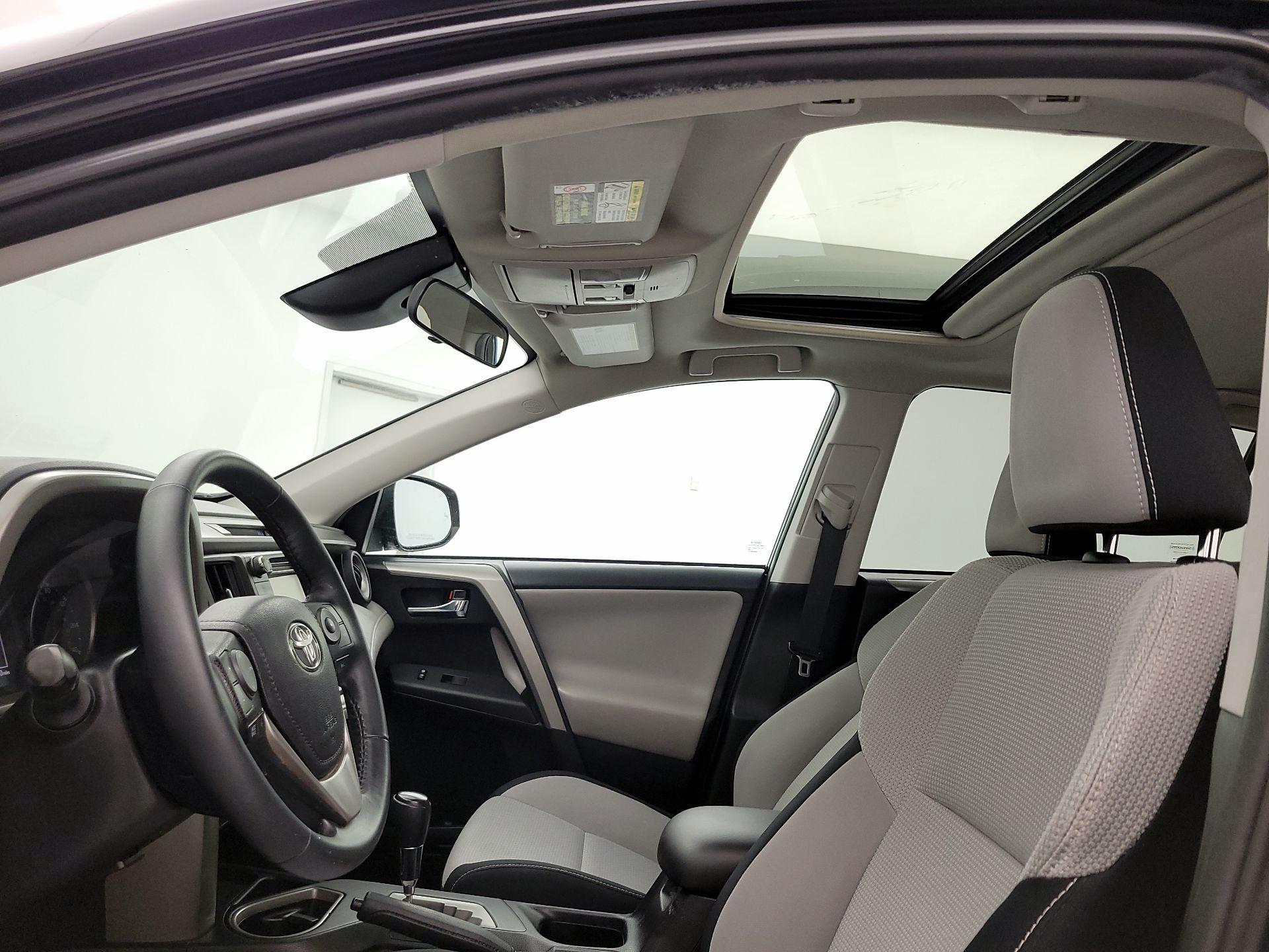 Thumbnail: 2018 Toyota RAV4 - 19