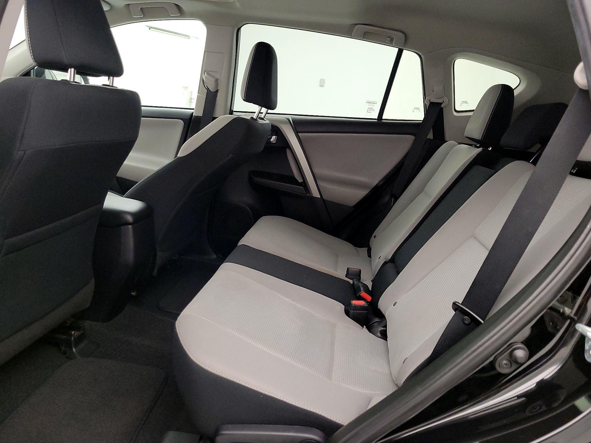 Thumbnail: 2018 Toyota RAV4 - 20