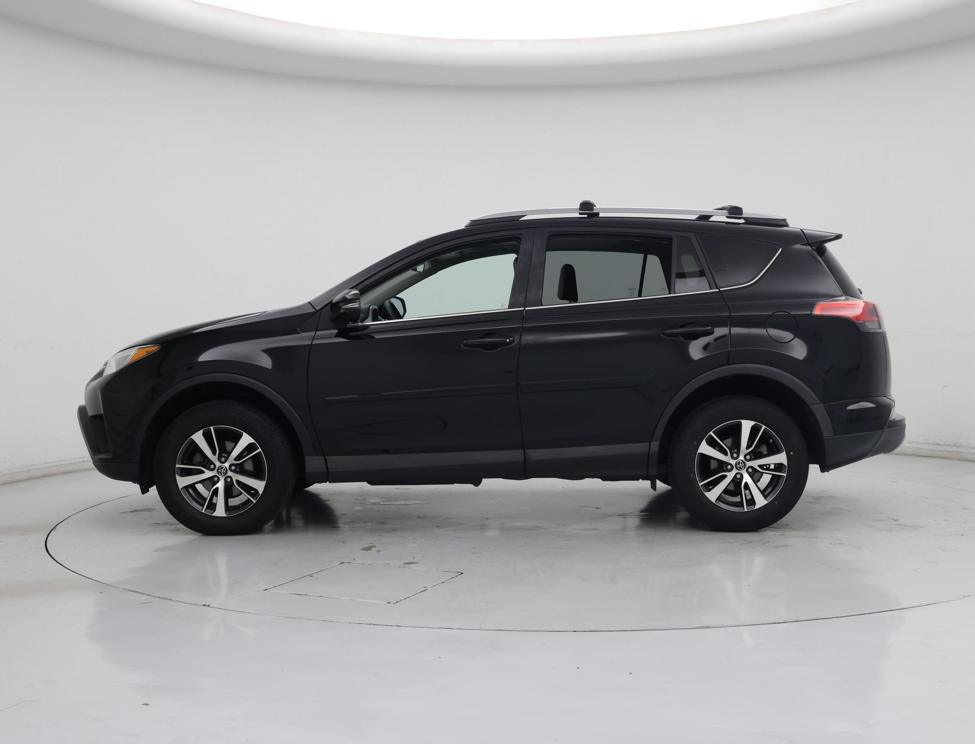 Thumbnail: 2018 Toyota RAV4 - 3