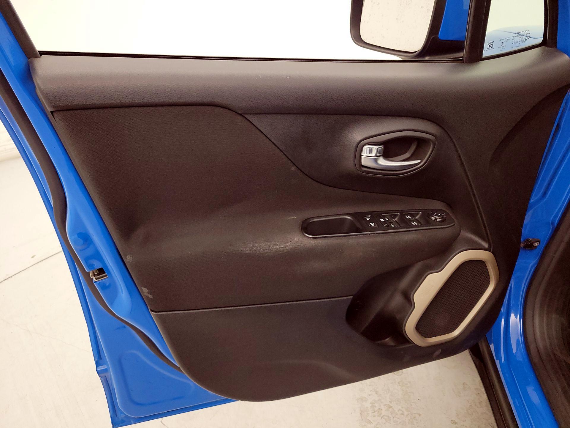 Thumbnail: 2015 Jeep Renegade - 12