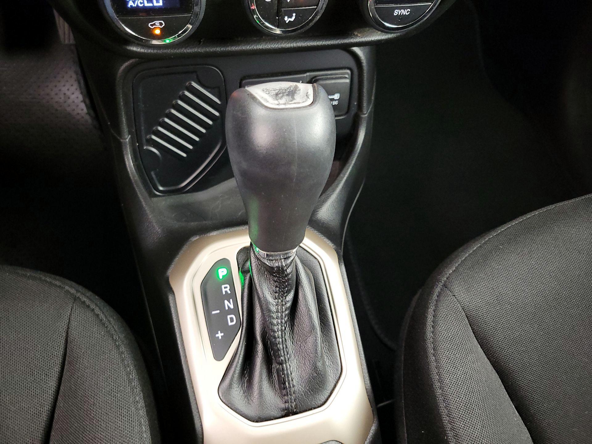 Thumbnail: 2015 Jeep Renegade - 18