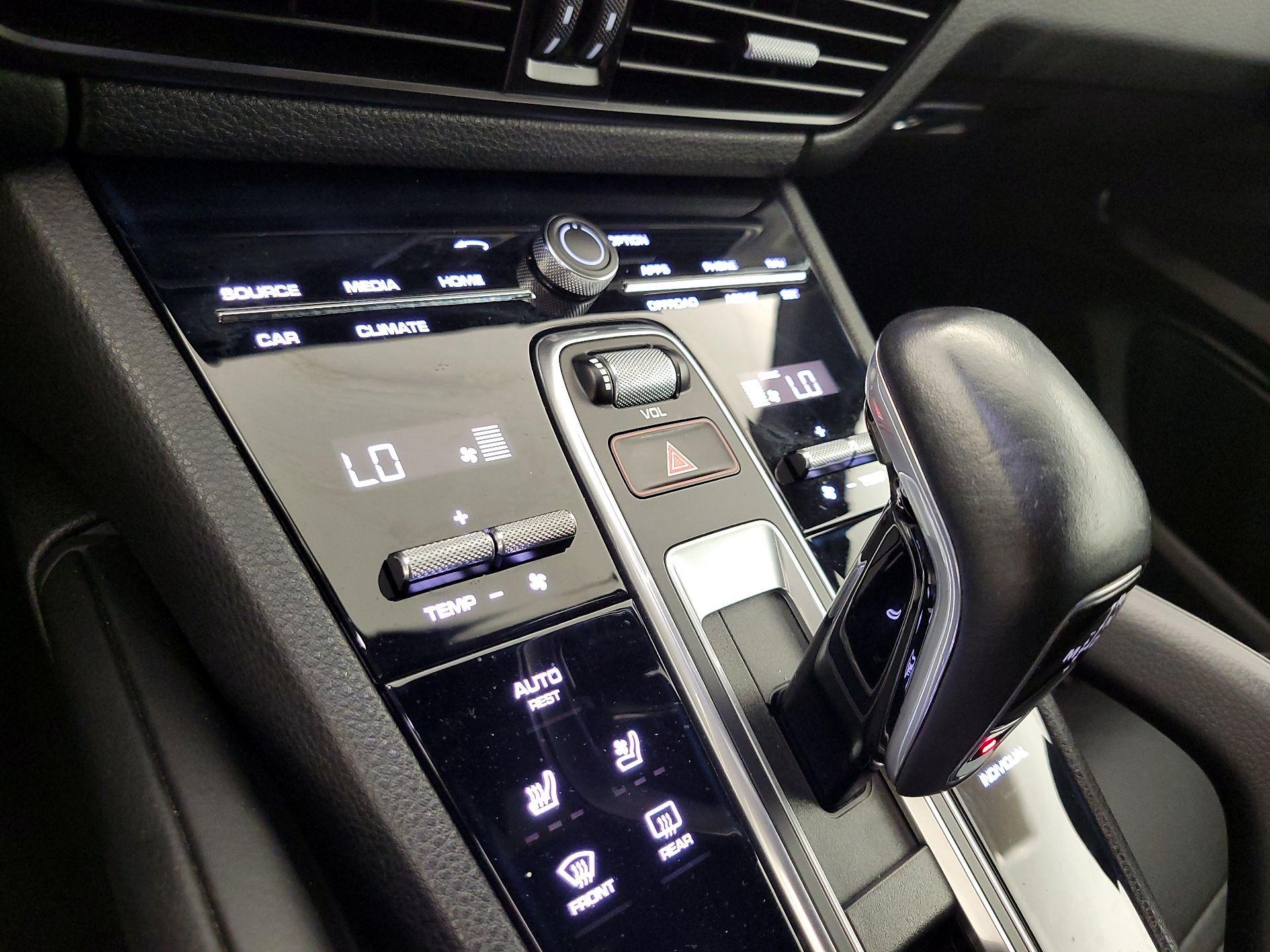Thumbnail: 2019 Porsche Cayenne - 16