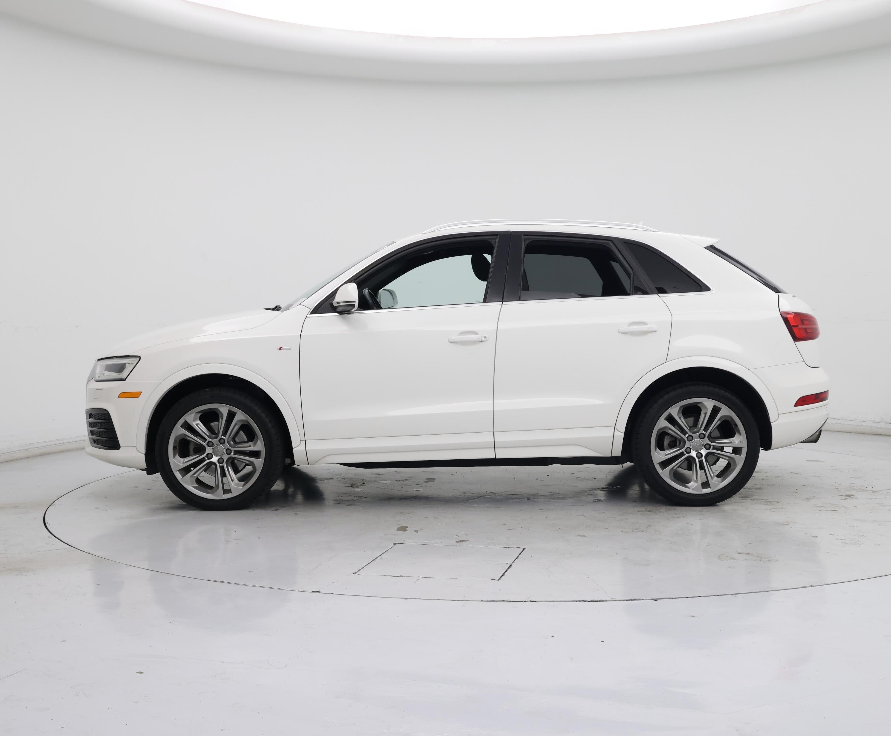 Thumbnail: 2018 Audi Q3 - 3