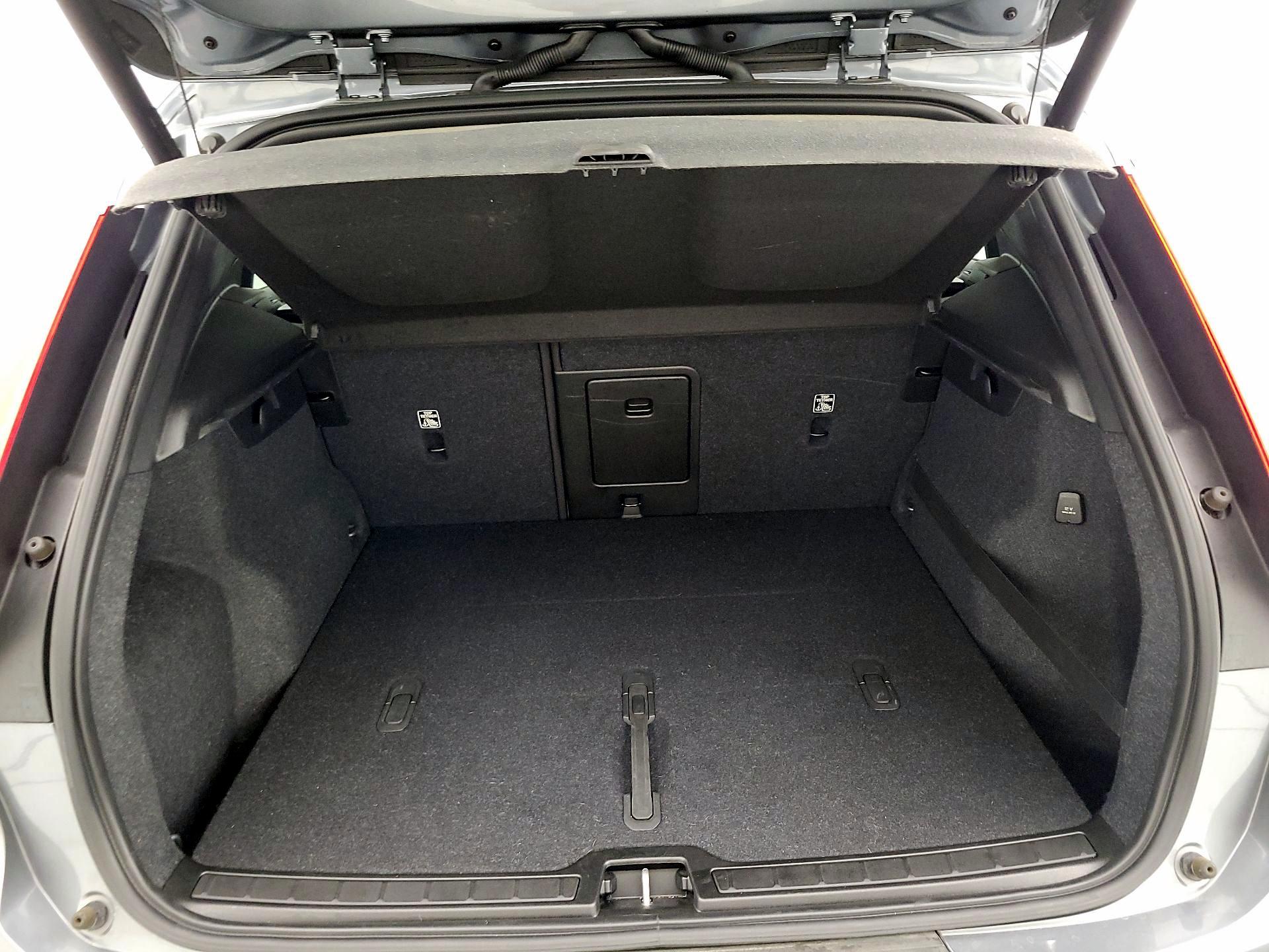 Thumbnail: 2019 Volvo XC40 - 18