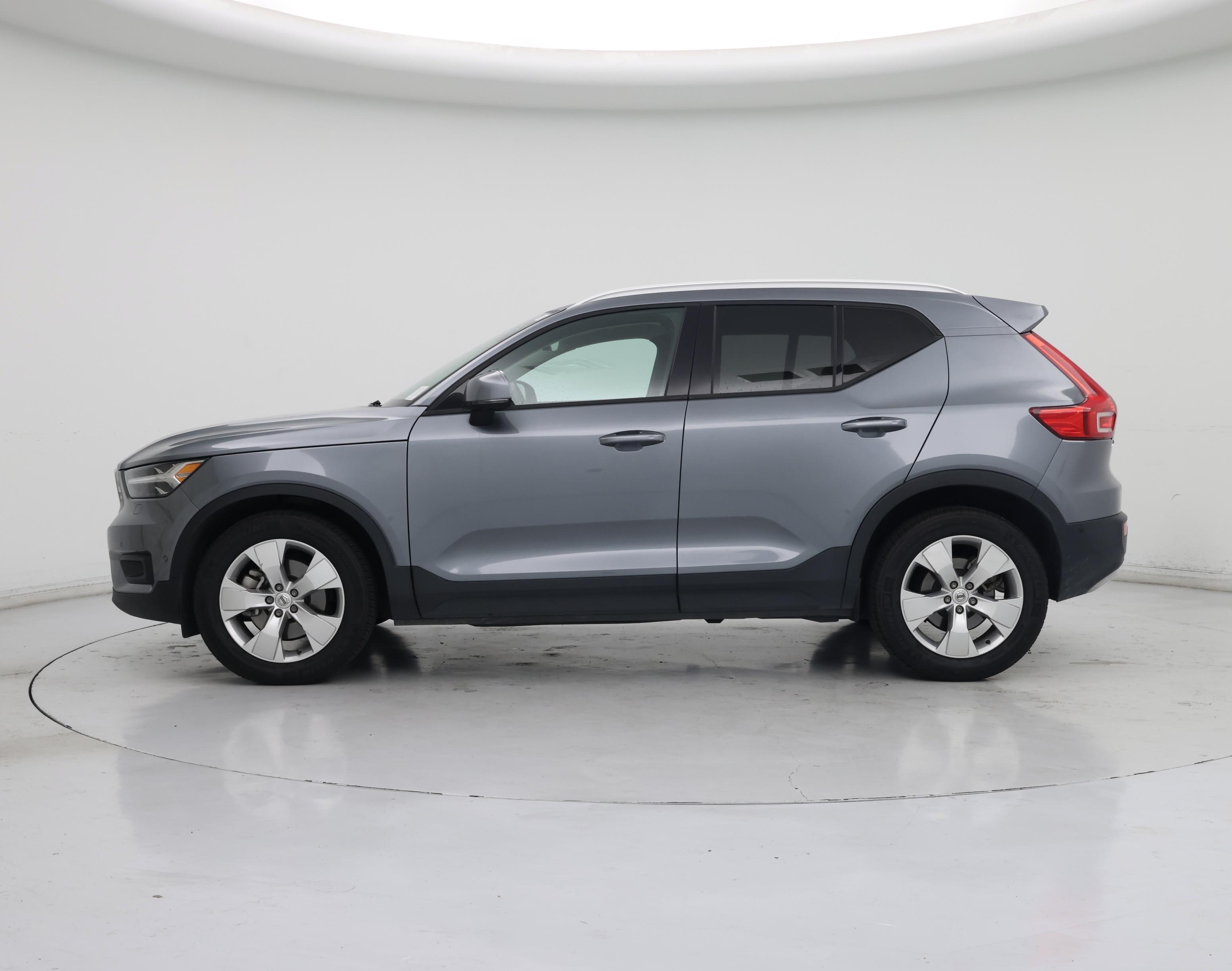 Thumbnail: 2019 Volvo XC40 - 3