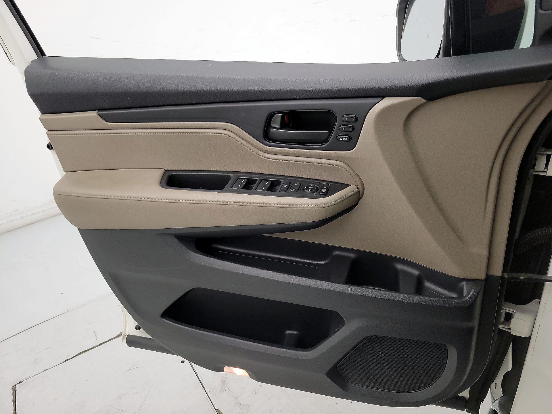 Thumbnail: 2019 Honda Odyssey - 12