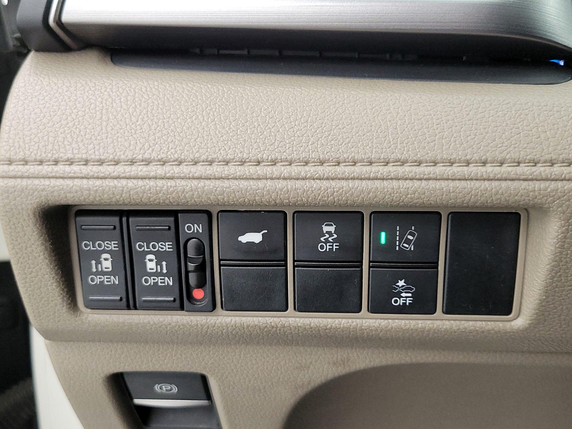 Thumbnail: 2019 Honda Odyssey - 13