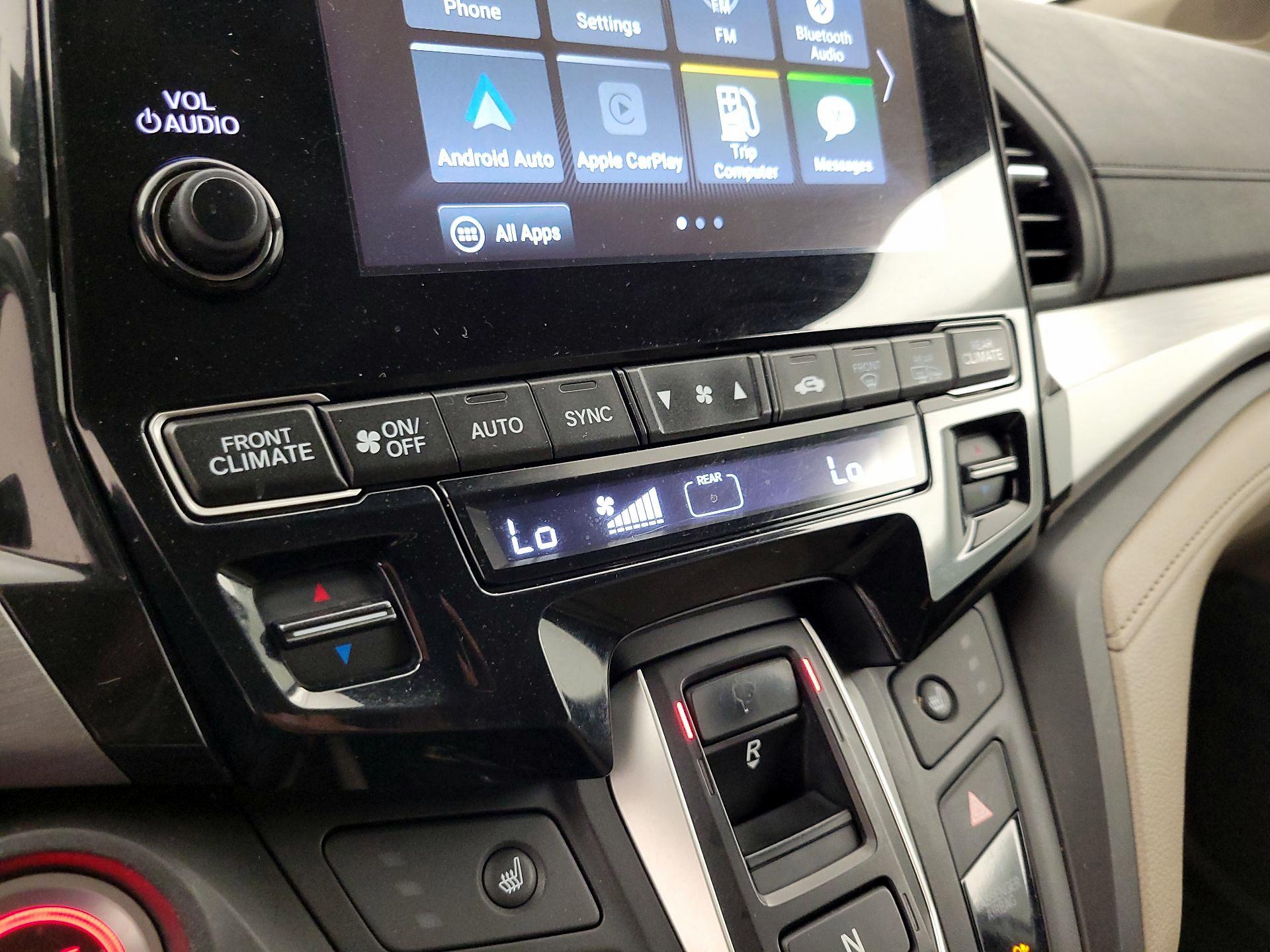 Thumbnail: 2019 Honda Odyssey - 16