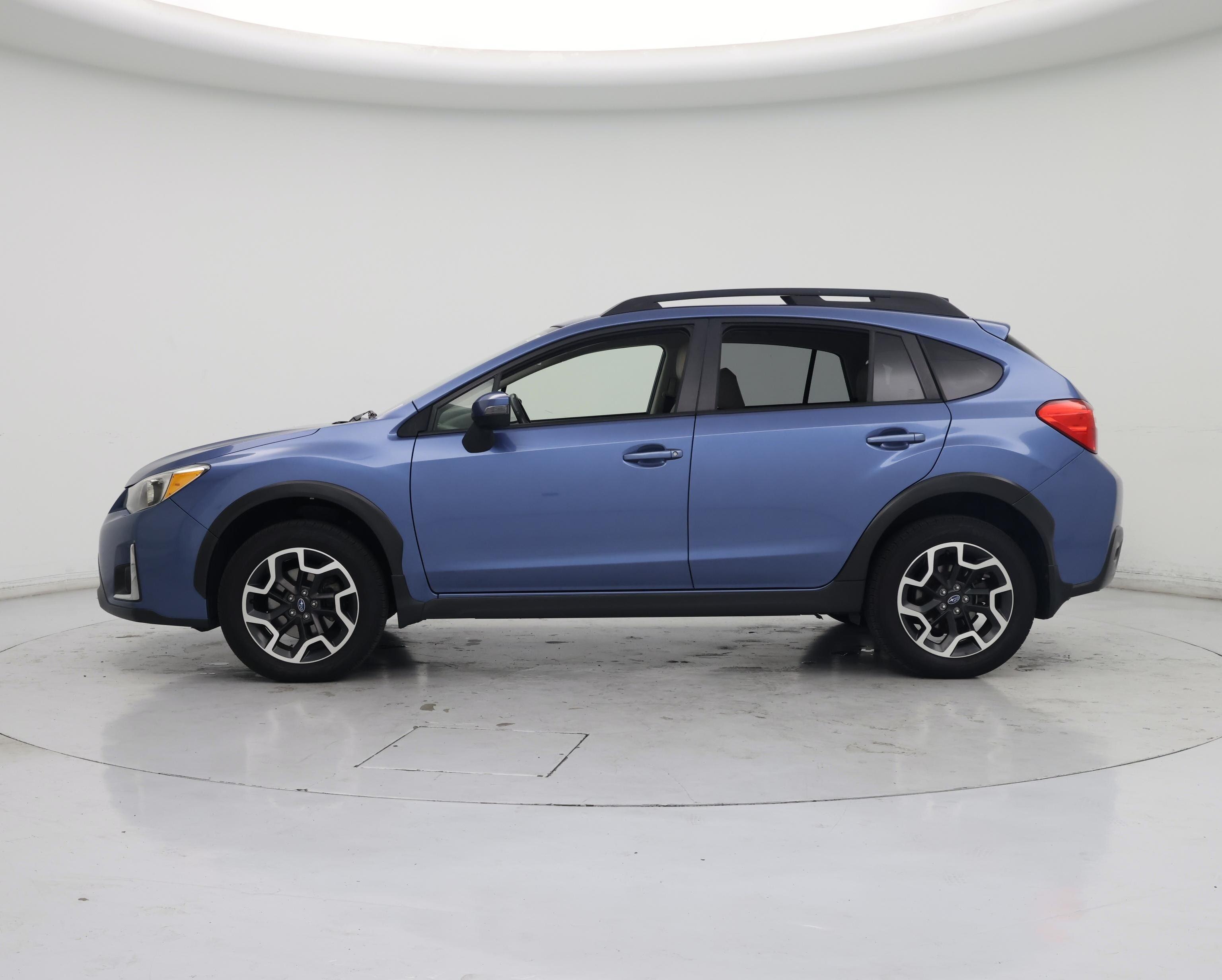 Thumbnail: 2017 Subaru Crosstrek - 3